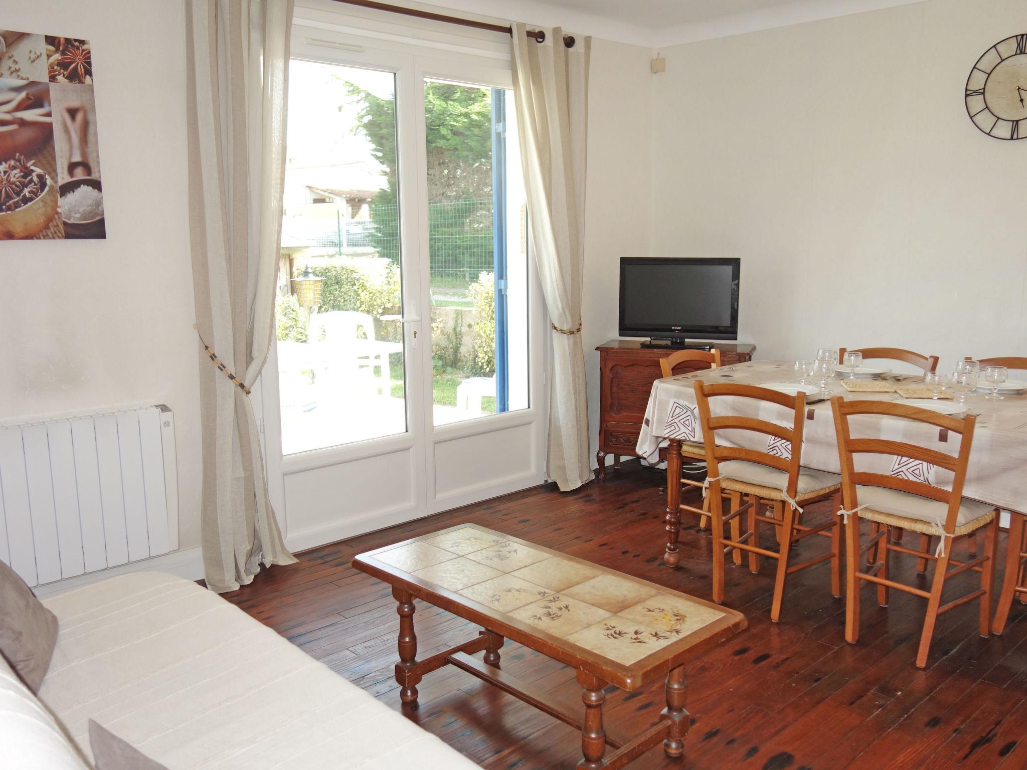 Foto 2 - Apartamento de 2 quartos em Vaux-sur-Mer com terraço e vistas do mar