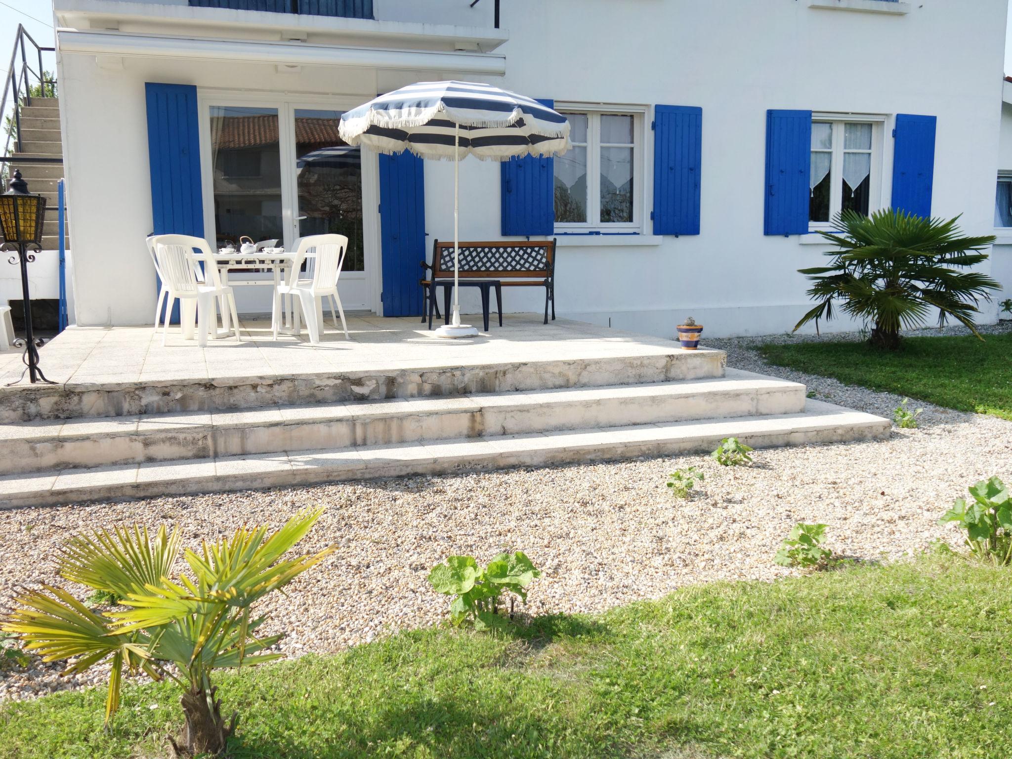 Foto 6 - Appartamento con 2 camere da letto a Vaux-sur-Mer con giardino e terrazza