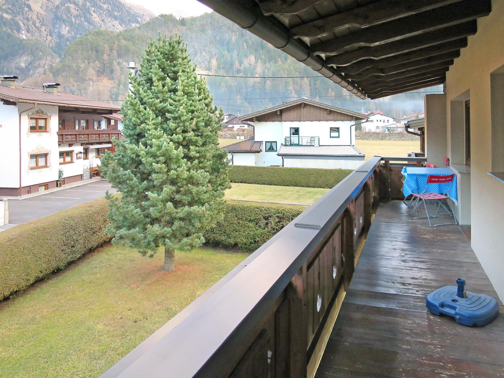 Photo 2 - 5 bedroom Apartment in Längenfeld with garden and mountain view