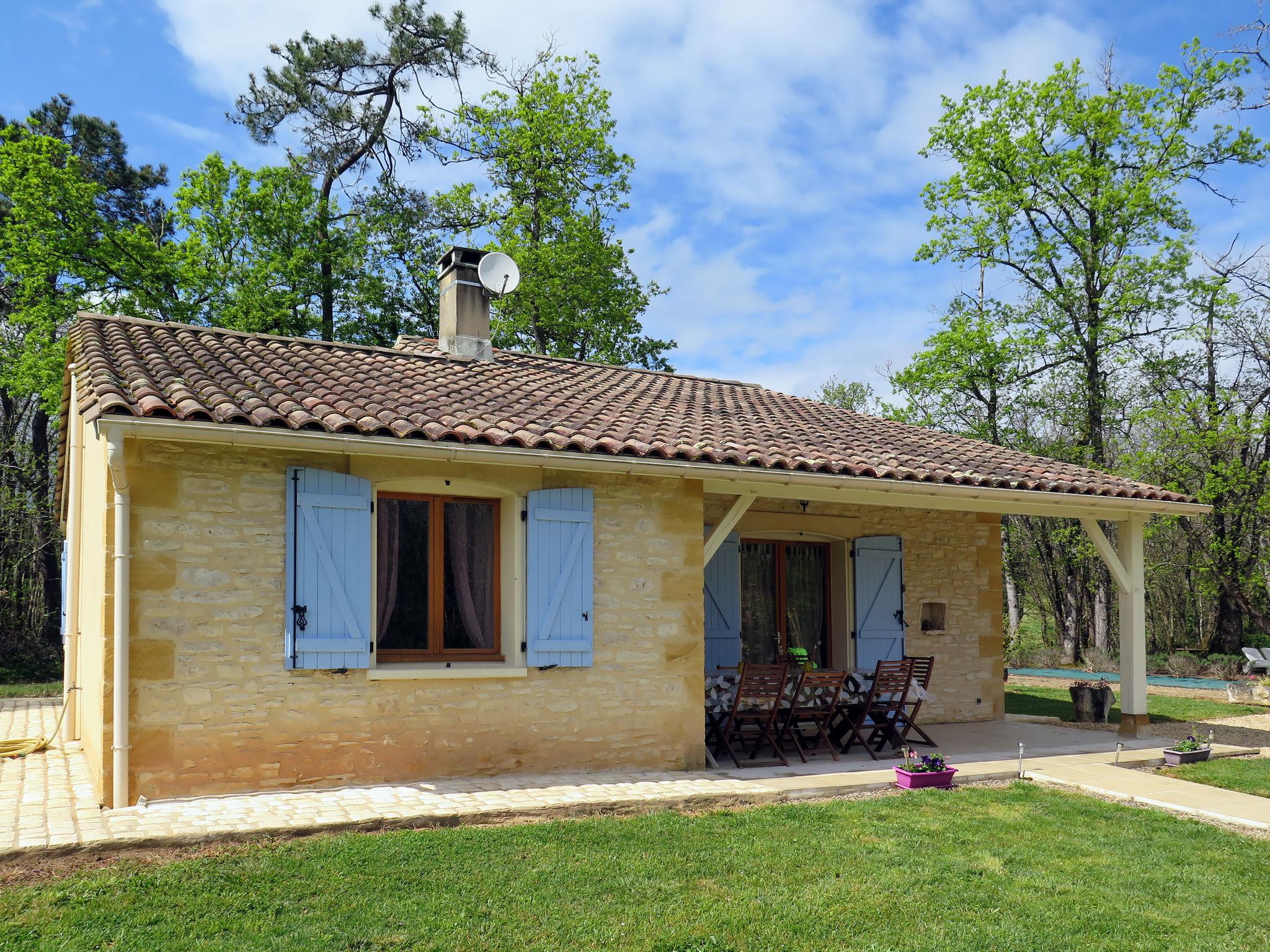 Foto 24 - Casa de 2 quartos em Blanquefort-sur-Briolance com piscina privada e jardim