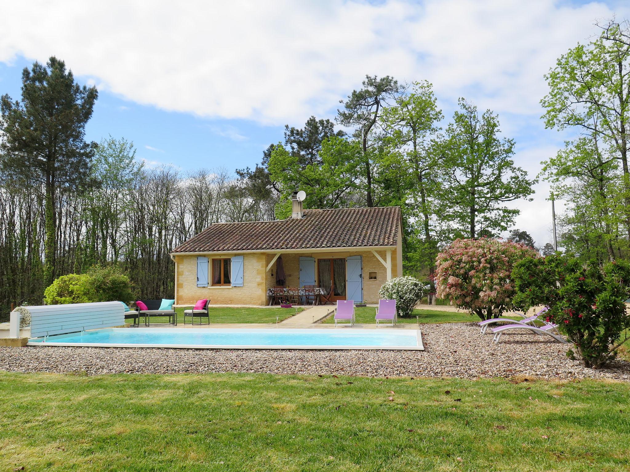 Photo 23 - Maison de 2 chambres à Blanquefort-sur-Briolance avec piscine privée et jardin