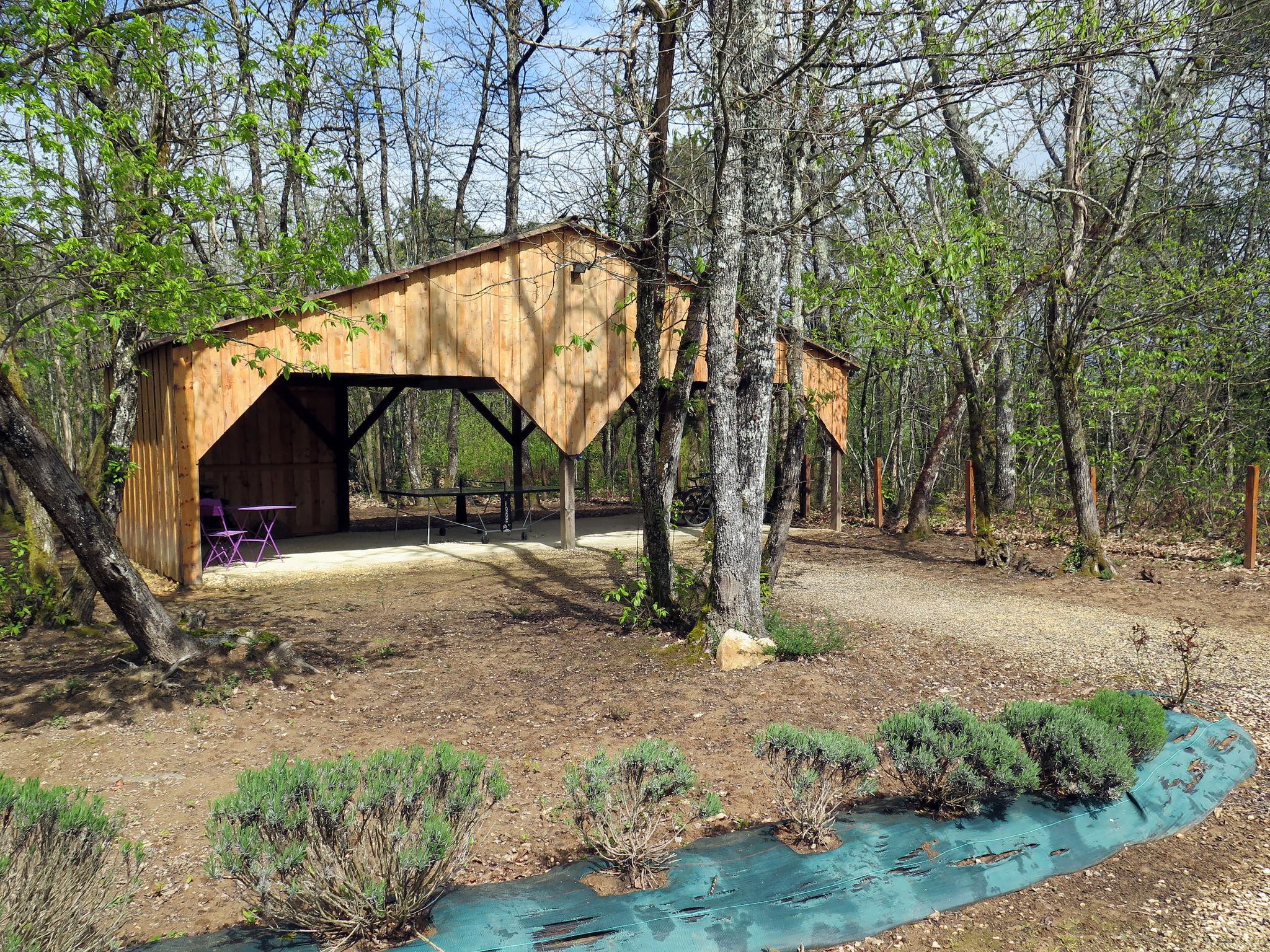 Foto 19 - Casa de 2 quartos em Blanquefort-sur-Briolance com piscina privada e jardim