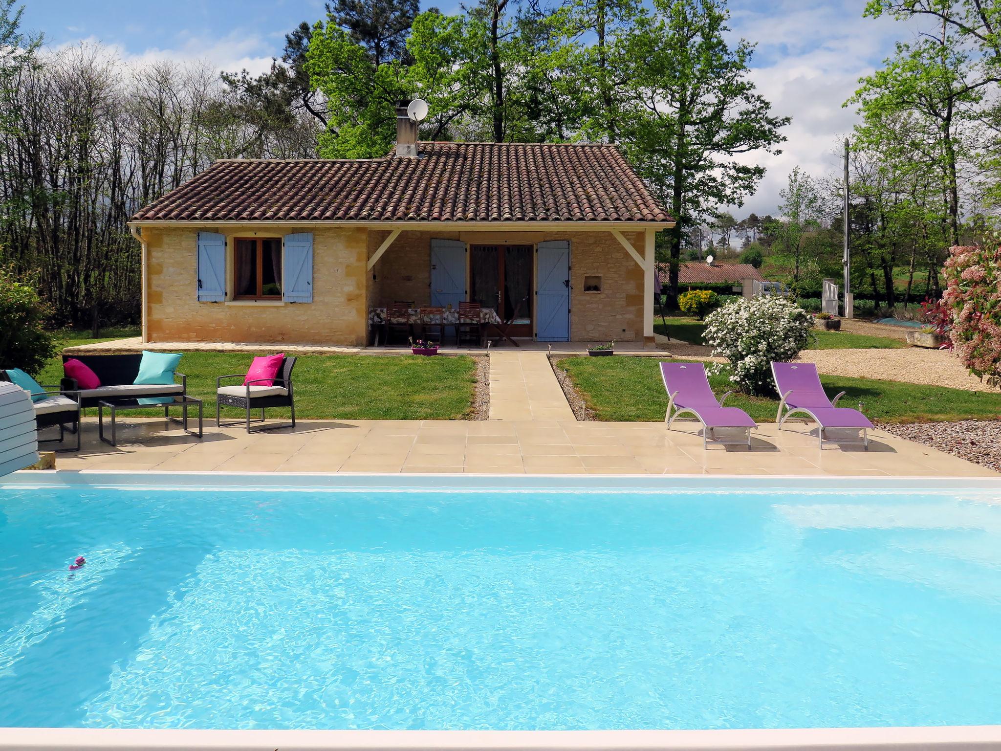 Photo 22 - Maison de 2 chambres à Blanquefort-sur-Briolance avec piscine privée et jardin