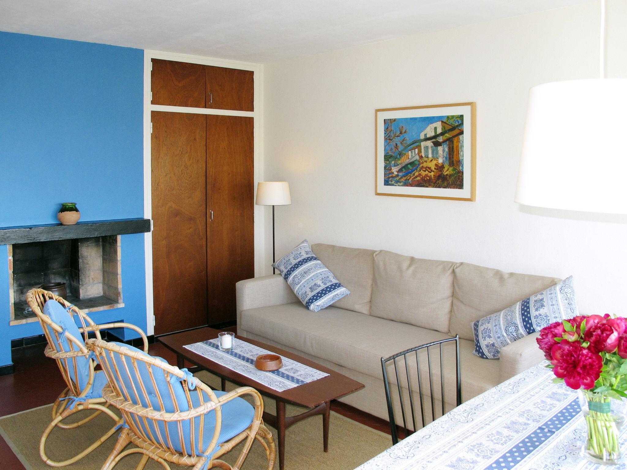 Foto 6 - Appartamento con 2 camere da letto a Le Lavandou con terrazza e vista mare