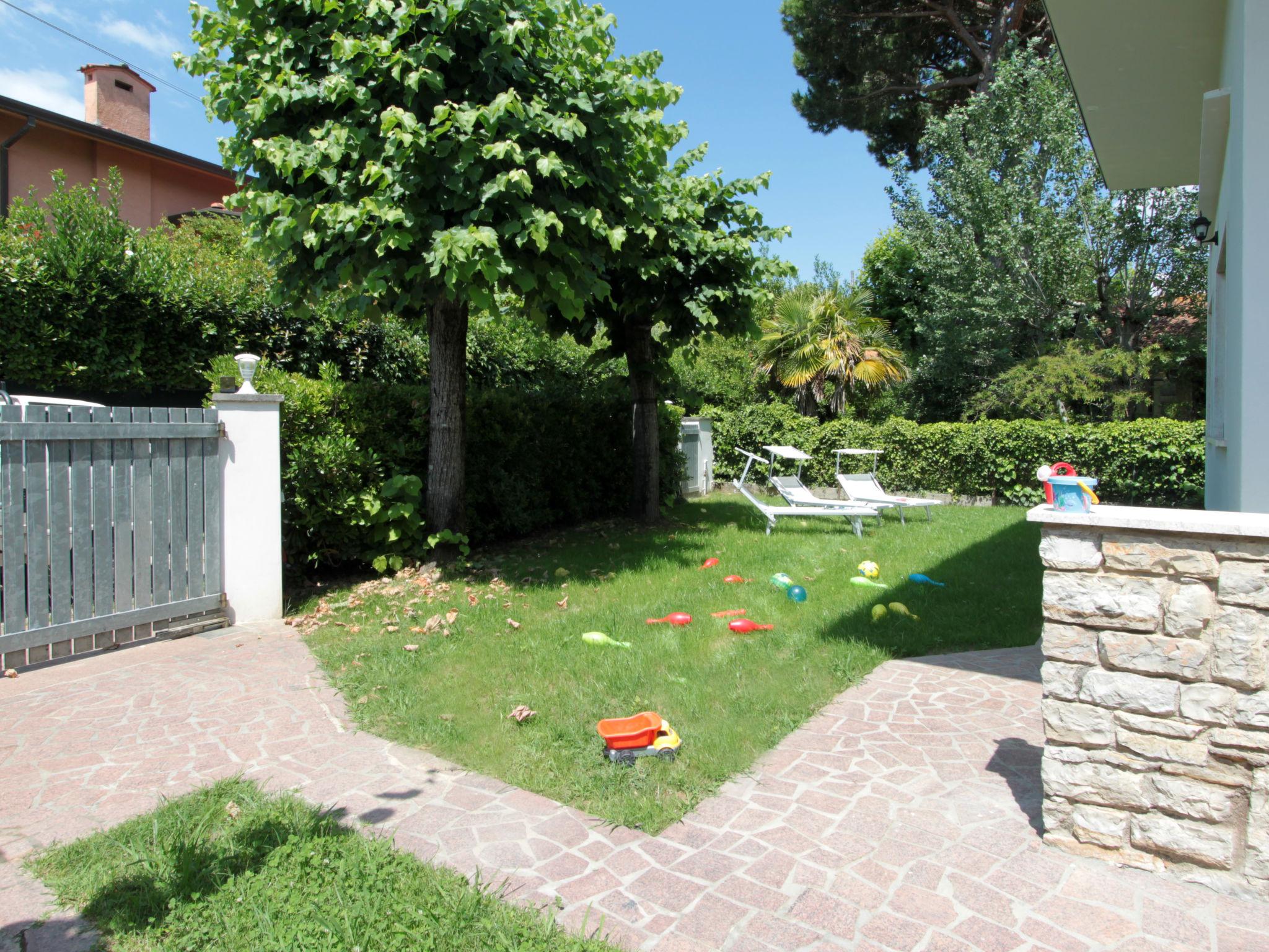 Foto 17 - Casa de 2 habitaciones en Forte dei Marmi con jardín y vistas al mar