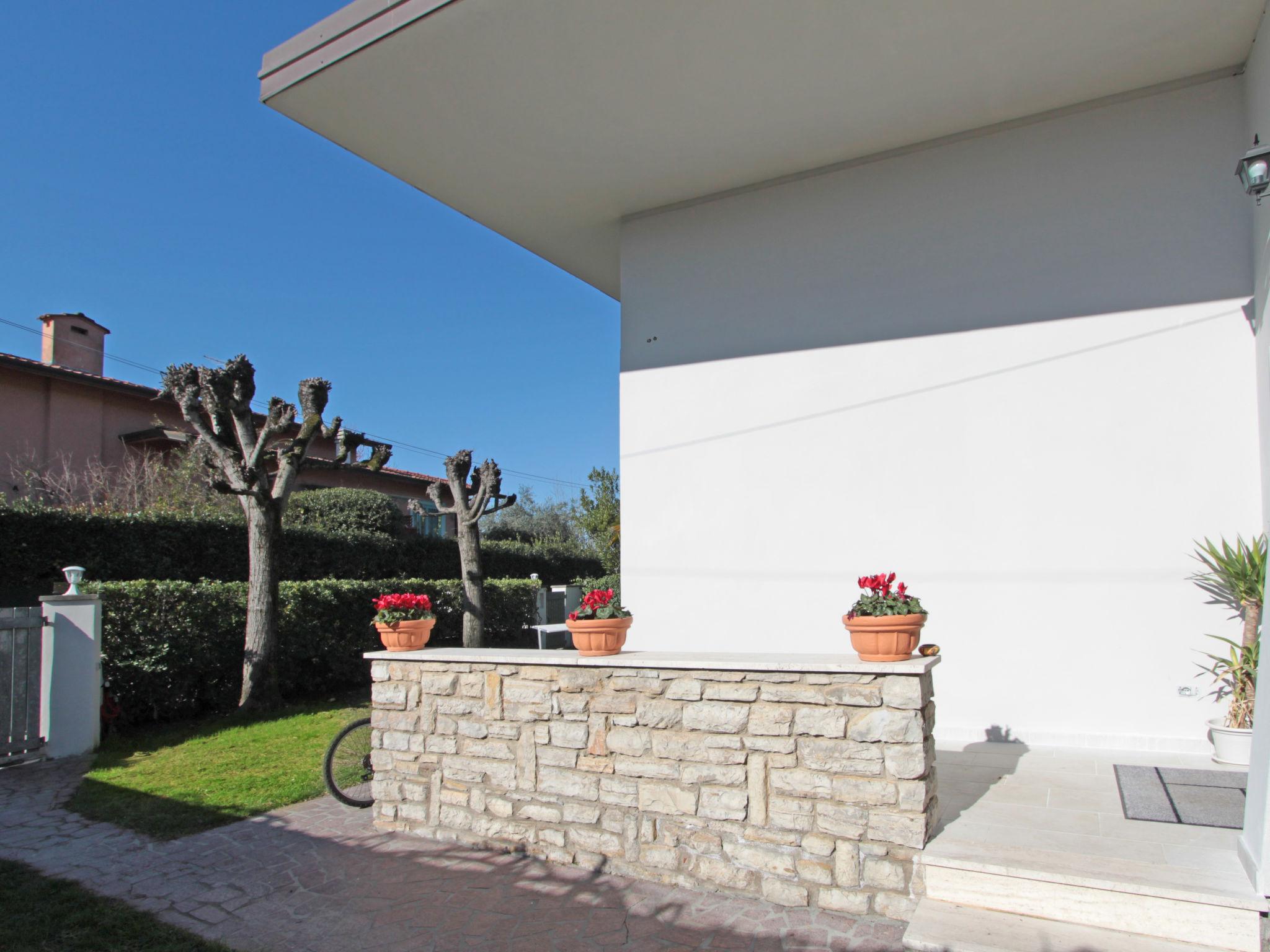 Photo 18 - Maison de 2 chambres à Forte dei Marmi avec jardin et vues à la mer