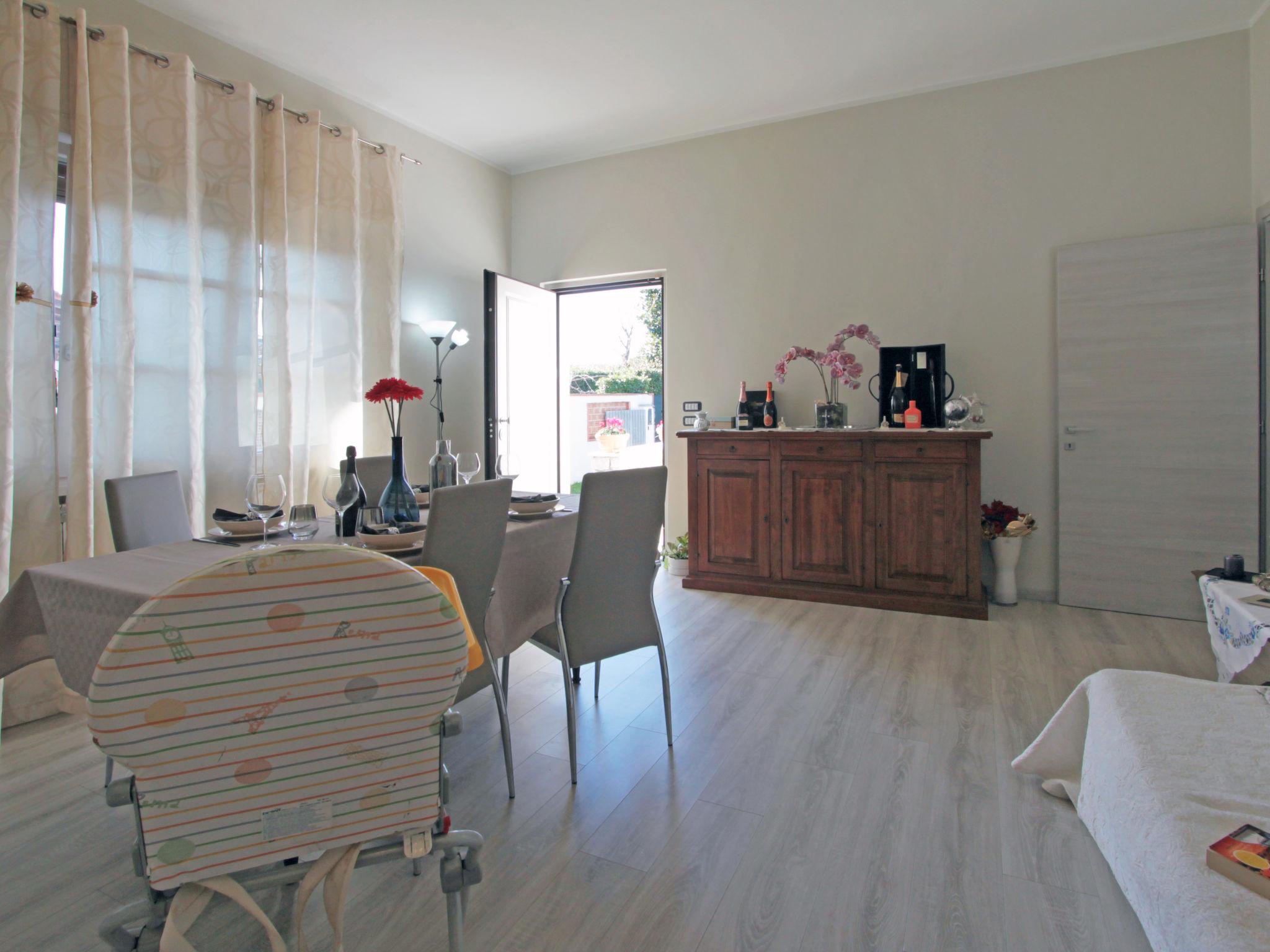 Photo 8 - 2 bedroom House in Forte dei Marmi with garden