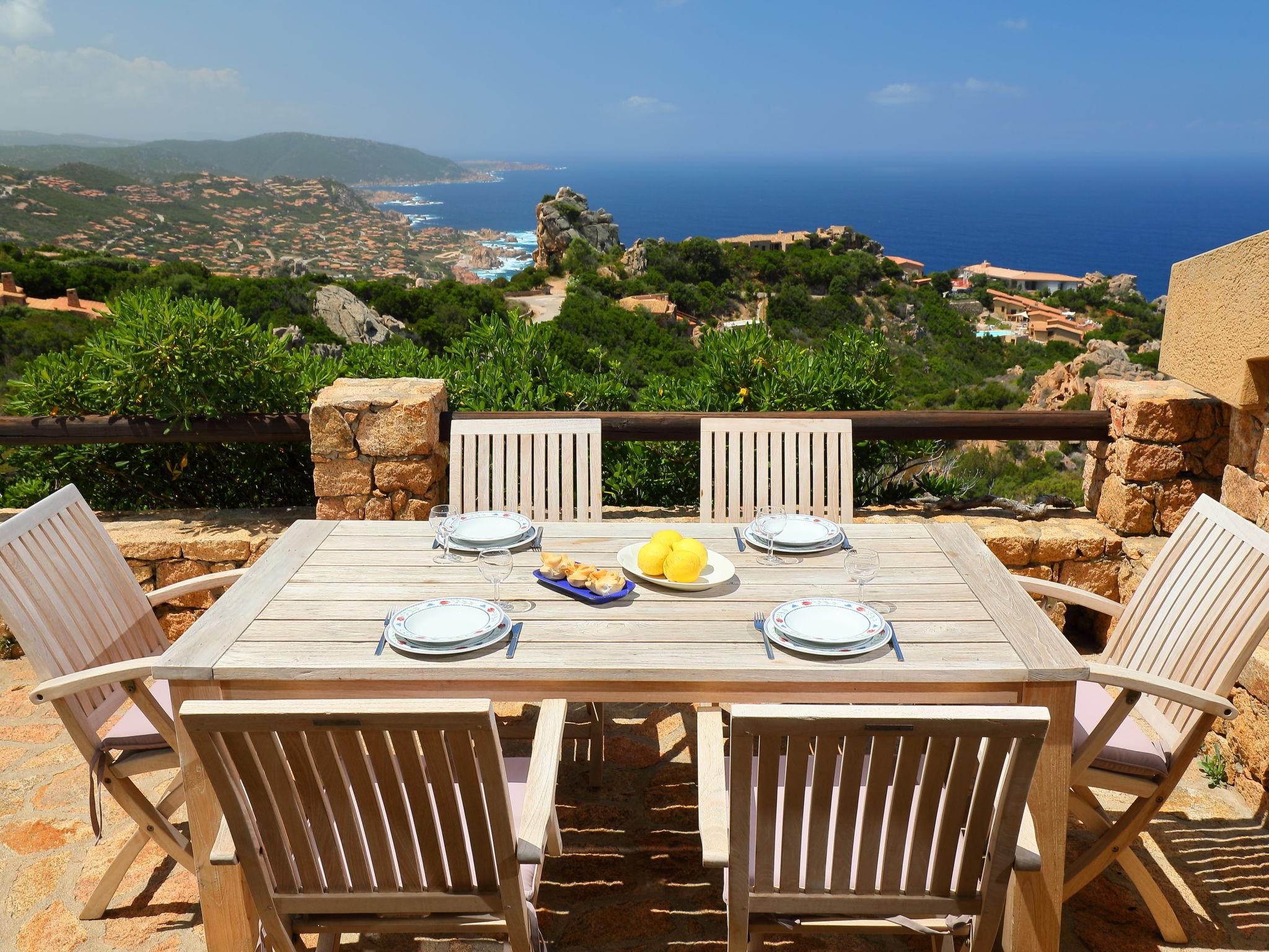 Photo 3 - Maison de 2 chambres à Trinità d'Agultu e Vignola avec terrasse et vues à la mer