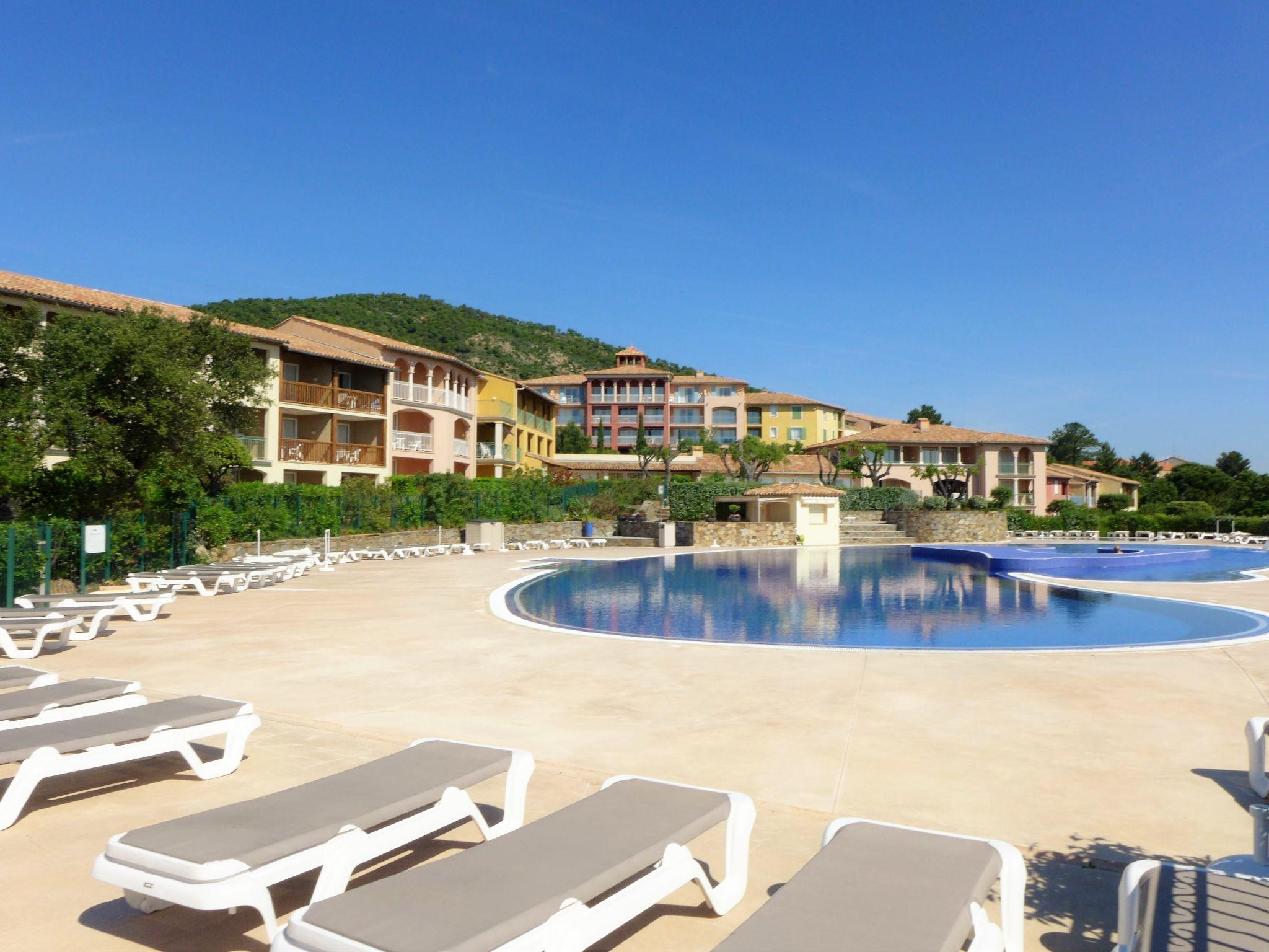 Foto 17 - Apartment mit 2 Schlafzimmern in Roquebrune-sur-Argens mit schwimmbad und blick aufs meer