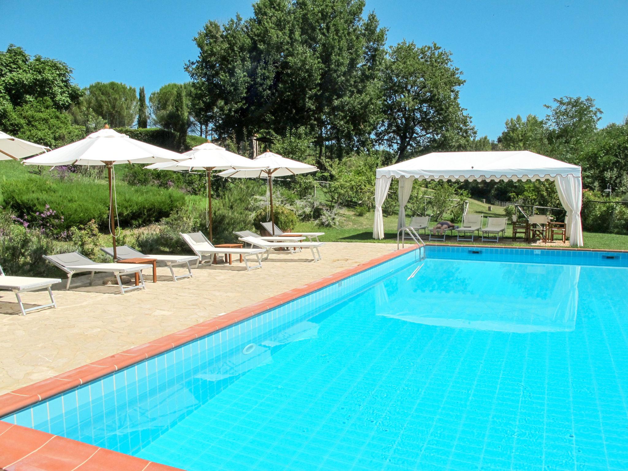 Photo 22 - 2 bedroom Apartment in Casole d'Elsa with swimming pool and garden