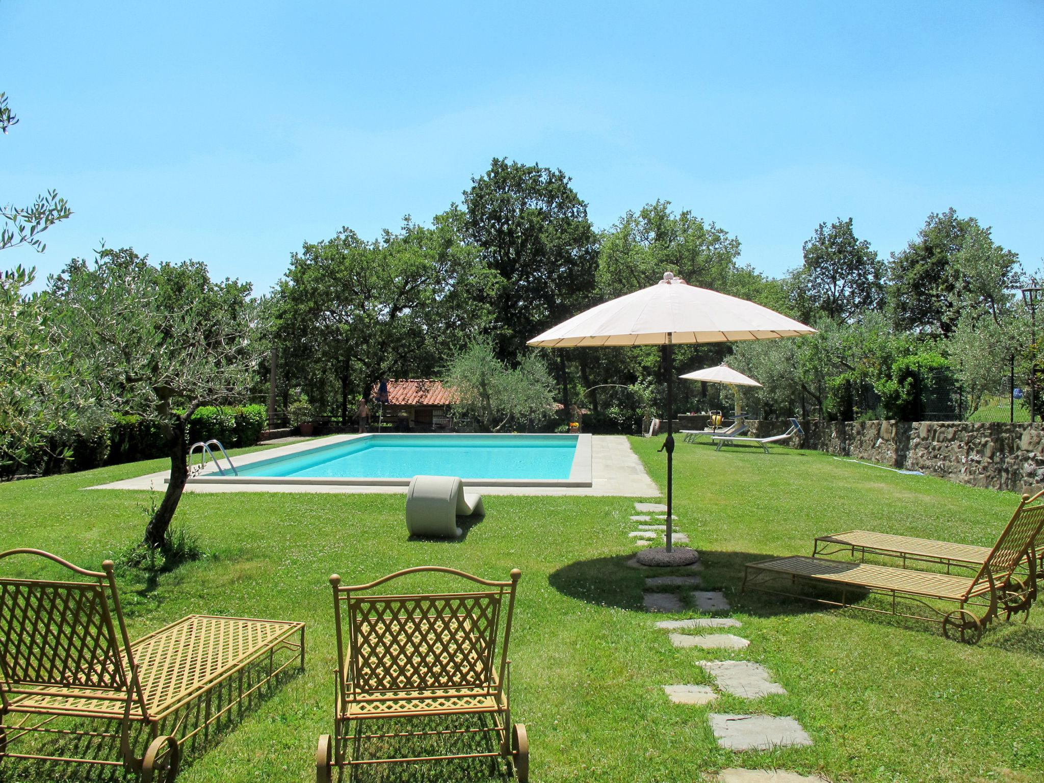 Photo 2 - 2 bedroom Apartment in Loro Ciuffenna with swimming pool and garden