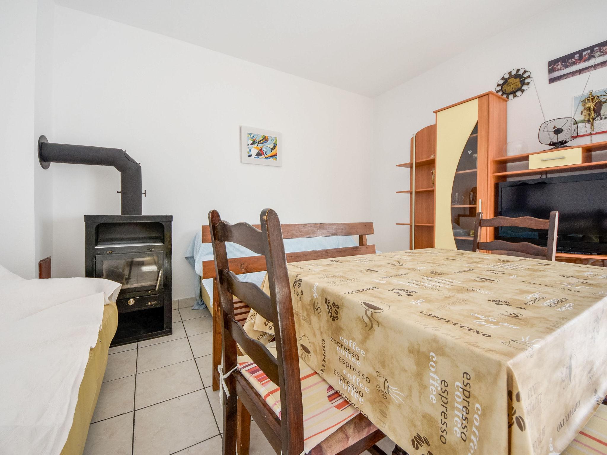 Foto 3 - Apartamento de 4 quartos em Starigrad com jardim