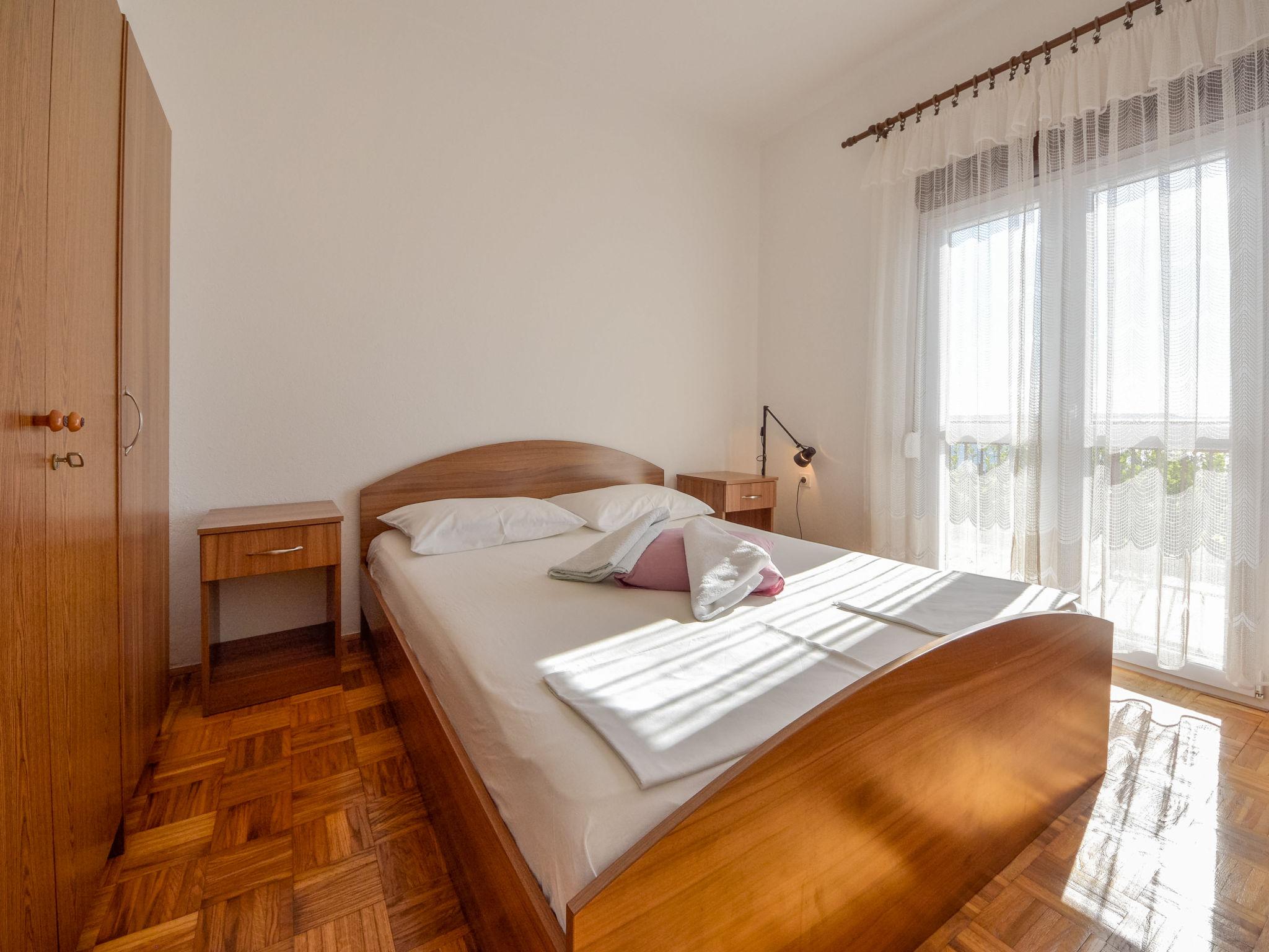 Foto 9 - Apartamento de 4 quartos em Starigrad com jardim