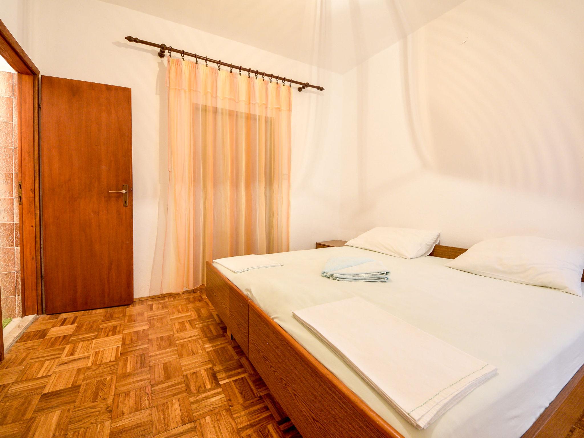 Foto 13 - Apartamento de 4 quartos em Starigrad com vistas do mar