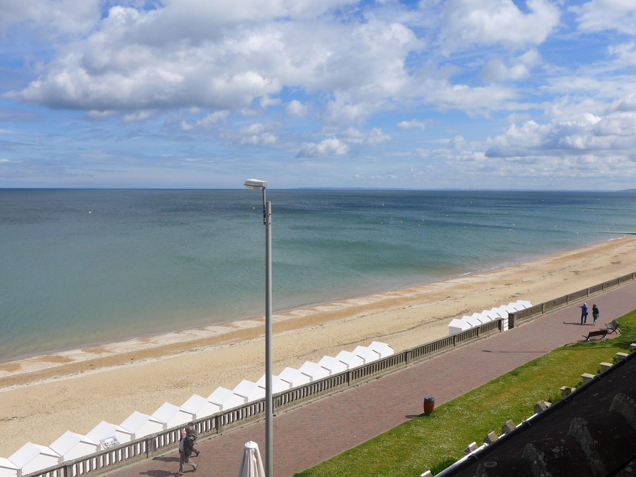 Foto 11 - Apartamento en Cabourg con vistas al mar