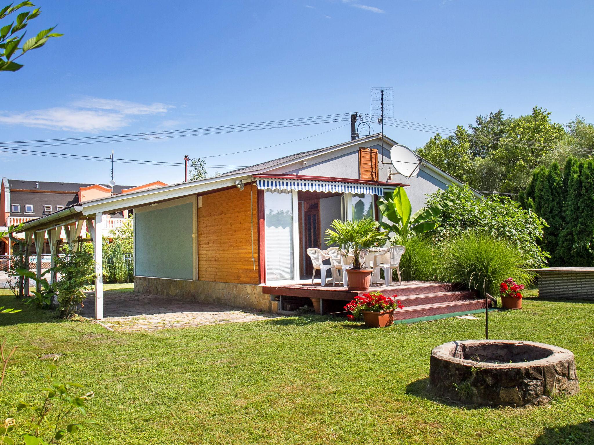 Foto 12 - Casa de 2 quartos em Balatonmáriafürdő com jardim e terraço