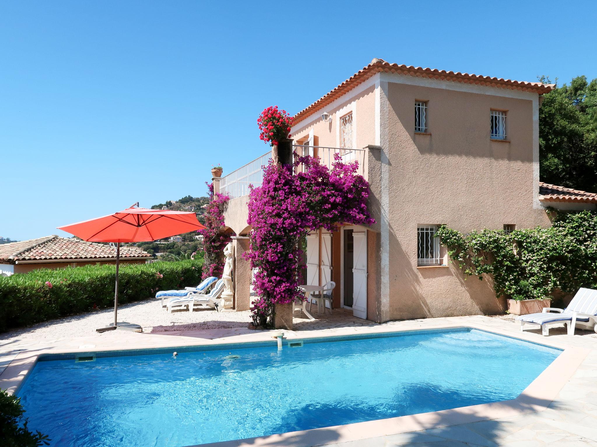 Foto 1 - Casa de 3 quartos em Cavalaire-sur-Mer com piscina privada e jardim