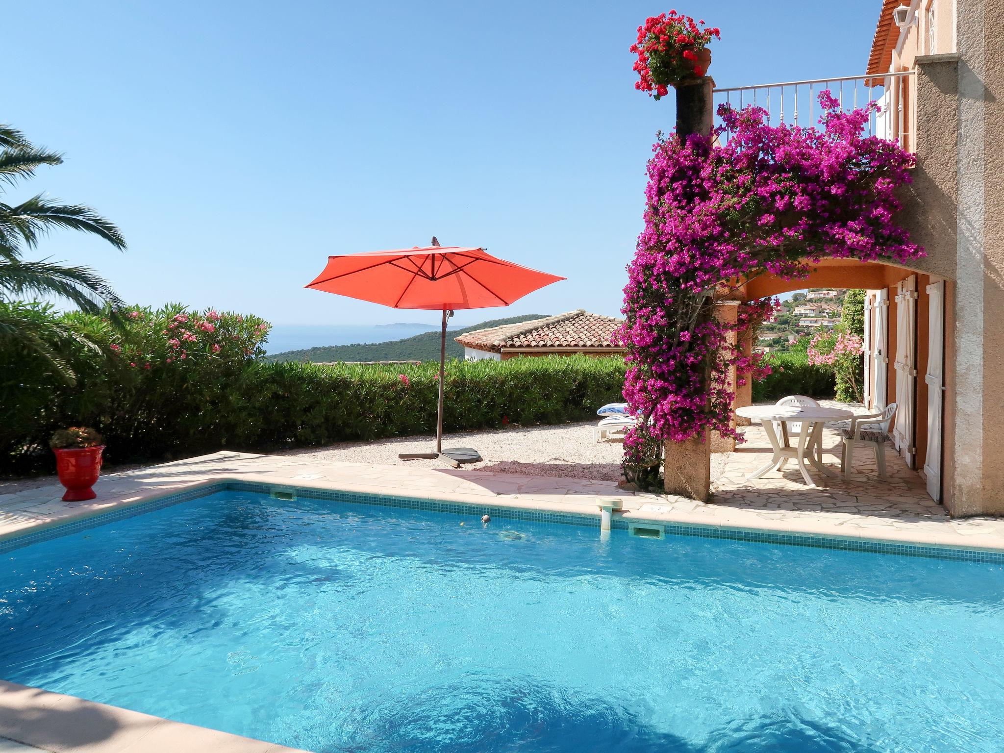 Photo 3 - Maison de 3 chambres à Cavalaire-sur-Mer avec piscine privée et jardin