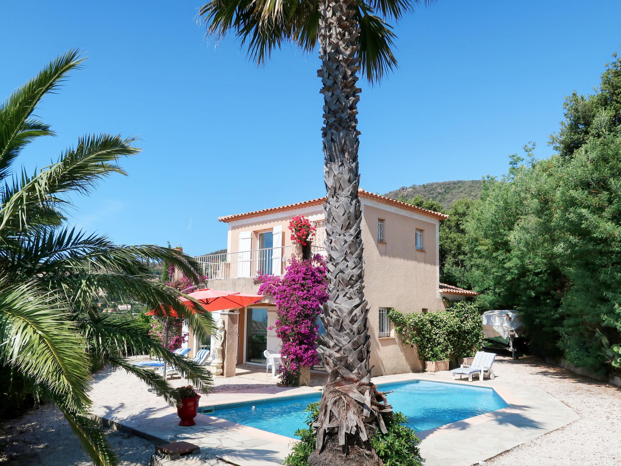 Foto 2 - Casa de 3 quartos em Cavalaire-sur-Mer com piscina privada e vistas do mar