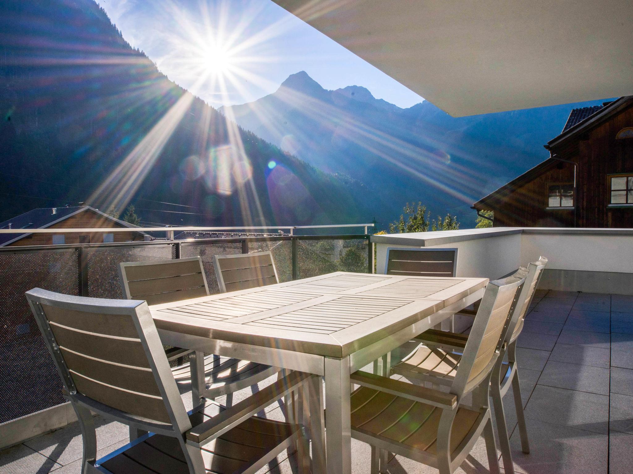 Foto 12 - Appartamento con 2 camere da letto a Sankt Gallenkirch con piscina e vista sulle montagne