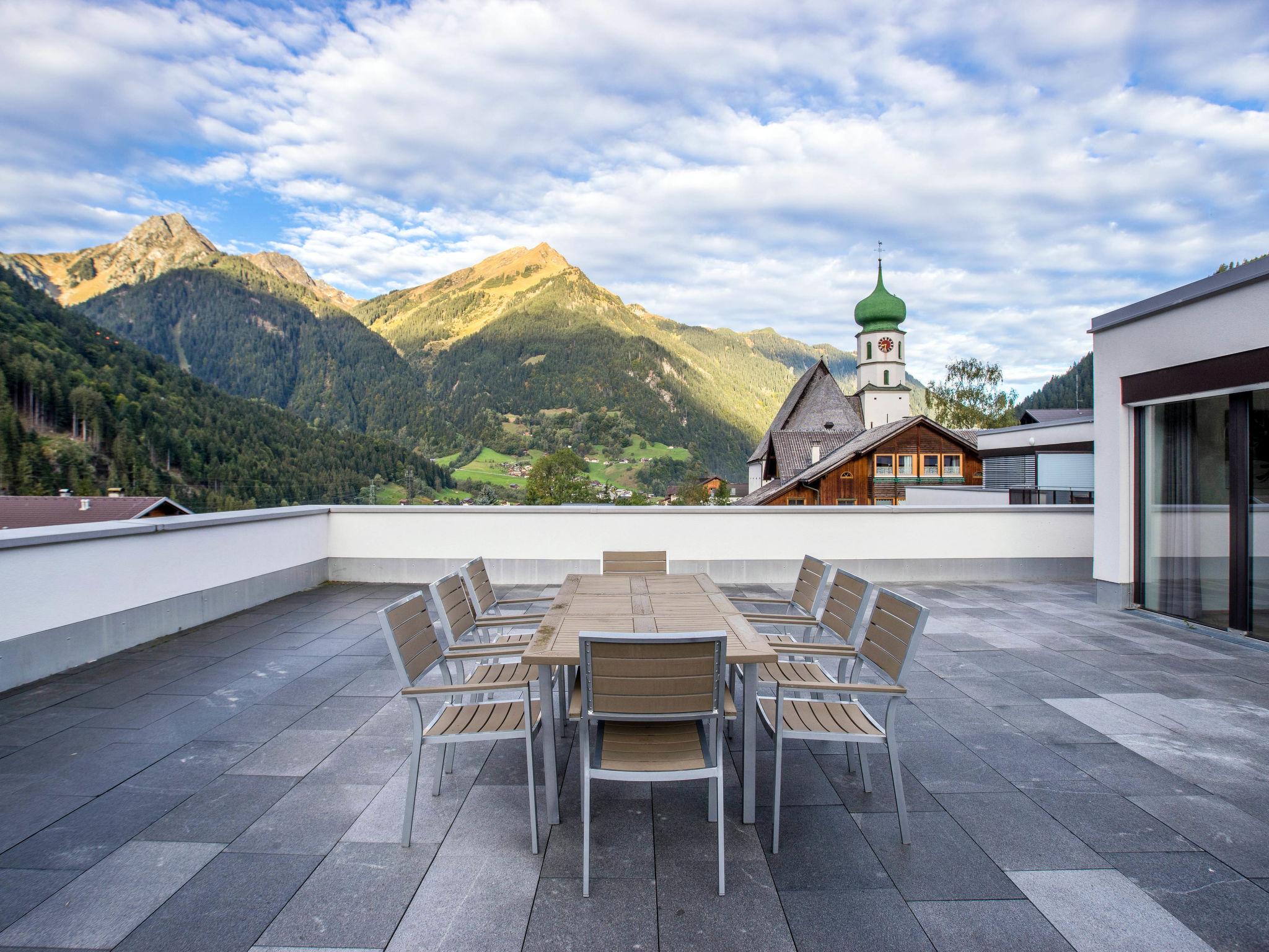 Foto 19 - Apartamento de 3 habitaciones en Sankt Gallenkirch con piscina y vistas a la montaña