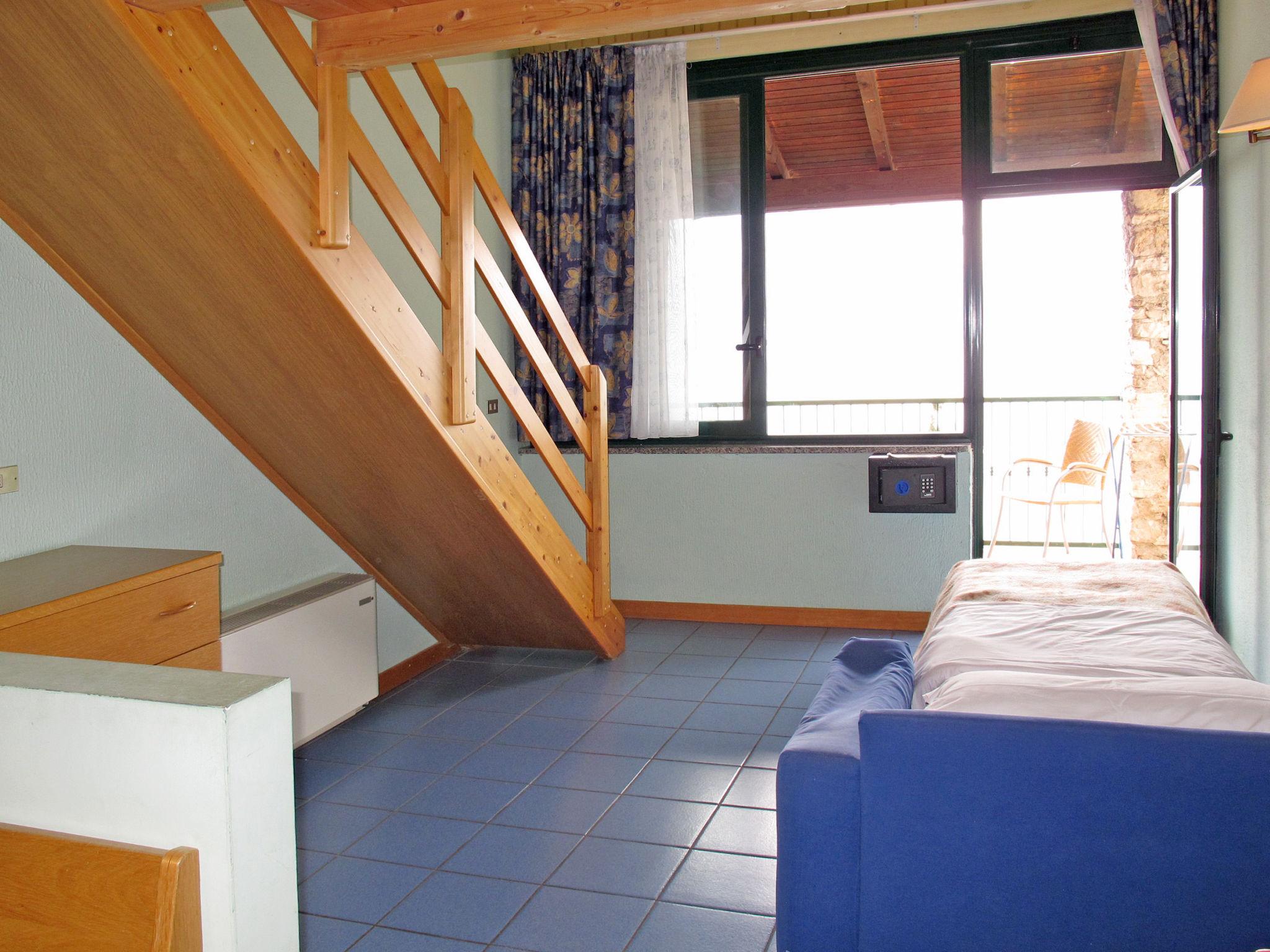 Foto 9 - Apartamento em Limone sul Garda com piscina e vista para a montanha