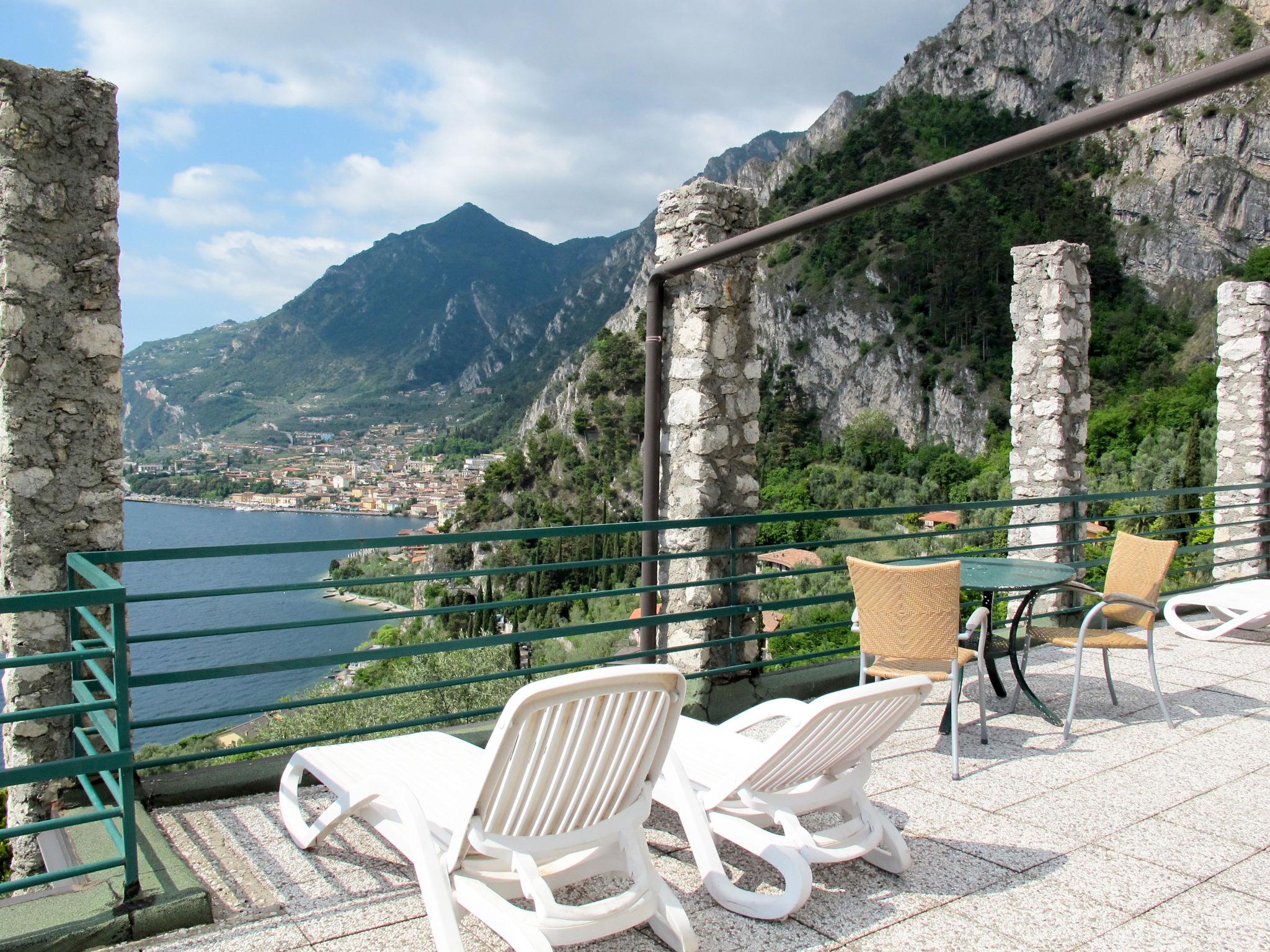 Foto 23 - Apartamento em Limone sul Garda com piscina e vista para a montanha