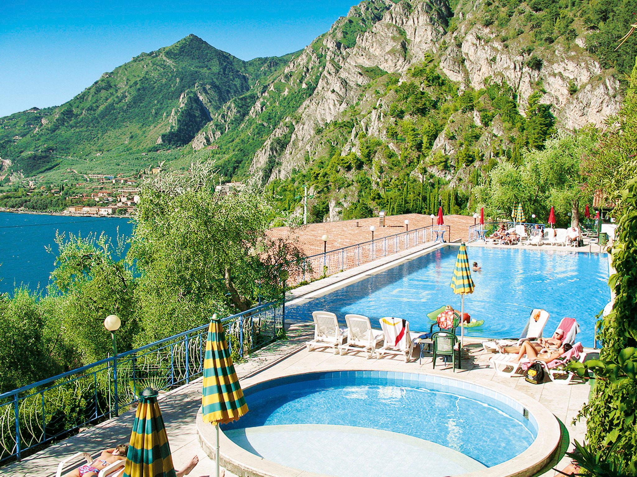 Foto 22 - Apartamento em Limone sul Garda com piscina e vista para a montanha