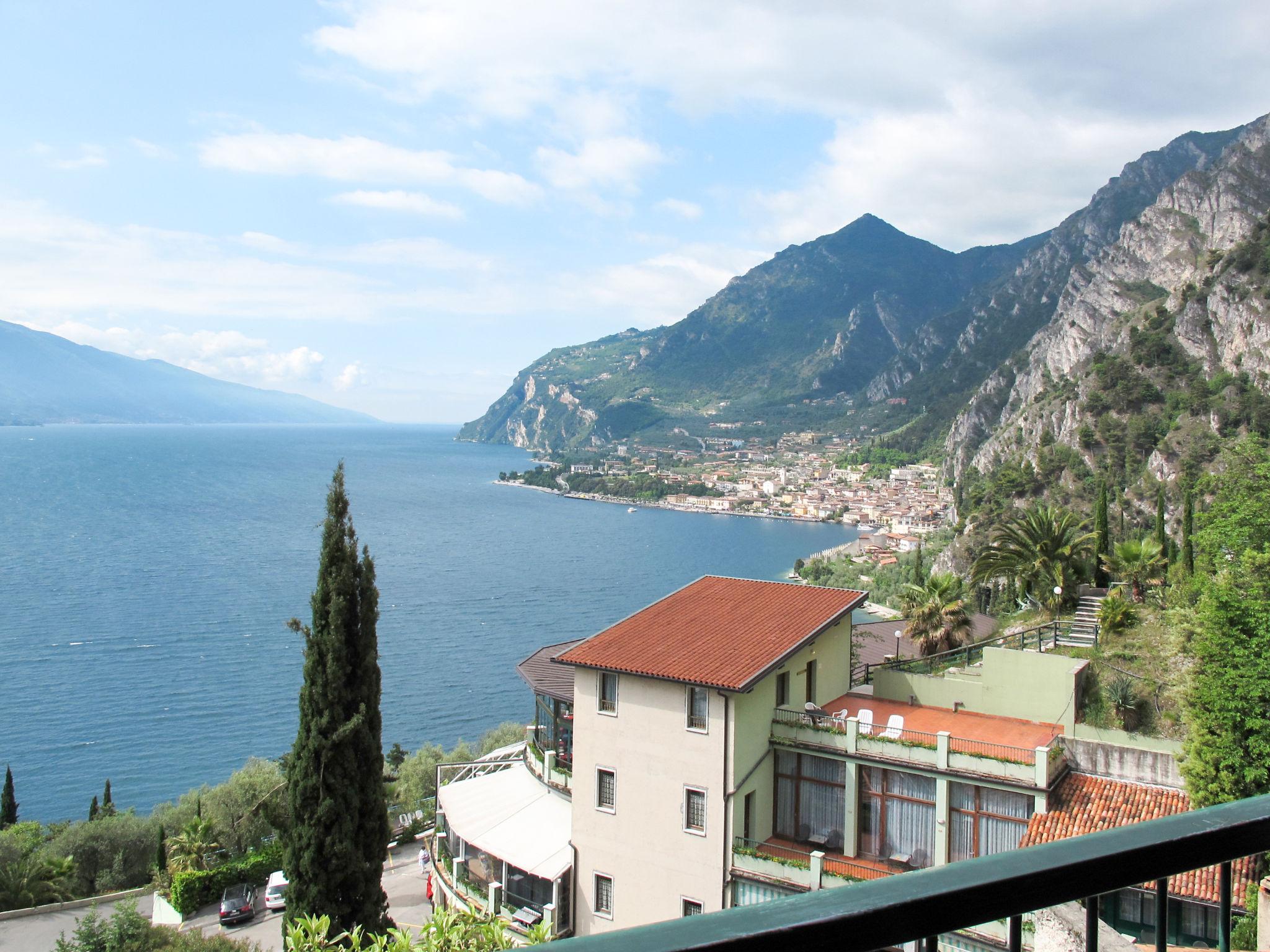 Foto 26 - Apartamento em Limone sul Garda com piscina e terraço