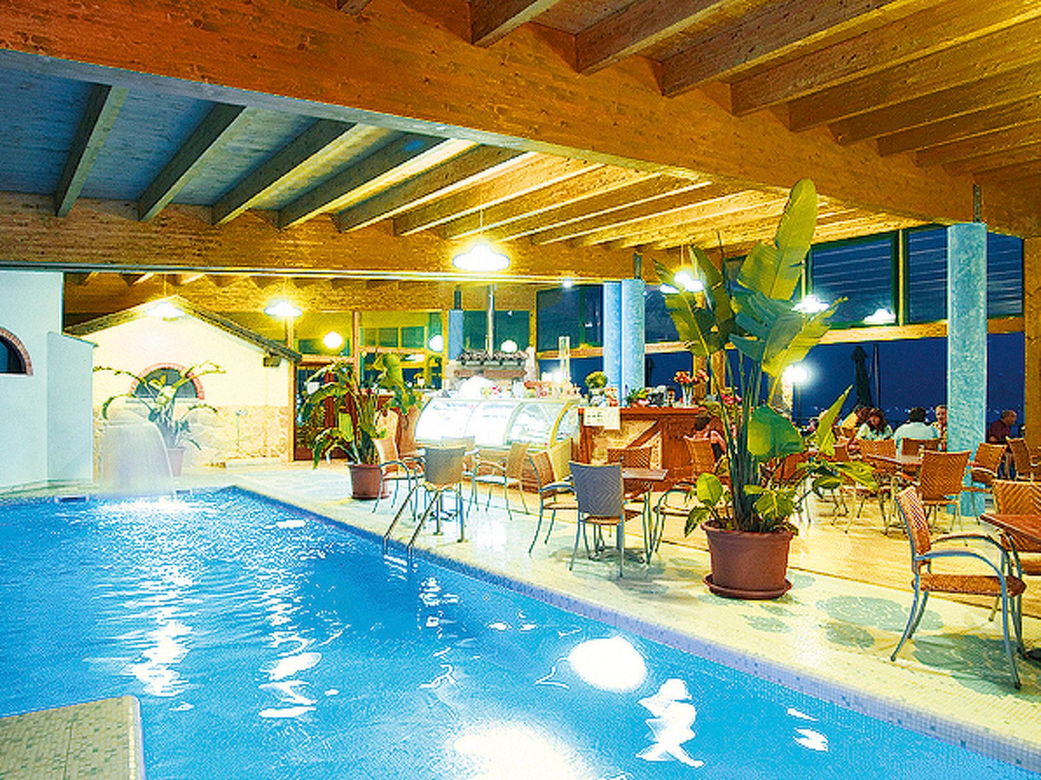 Foto 20 - Apartamento en Limone sul Garda con piscina y terraza