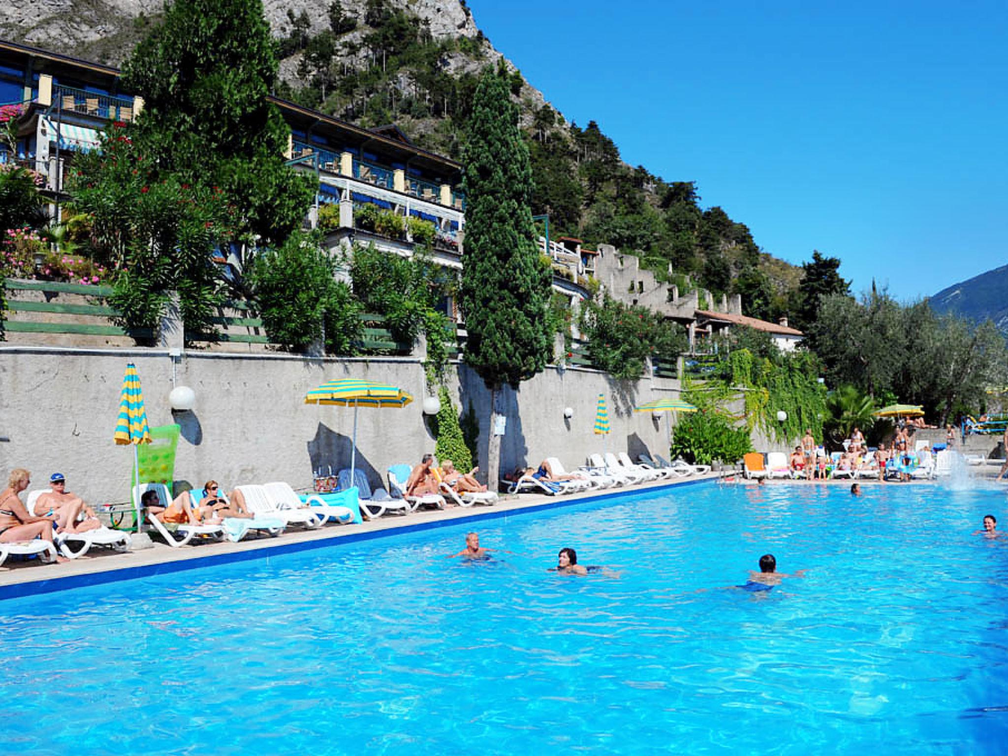 Foto 21 - Apartamento em Limone sul Garda com piscina e vista para a montanha