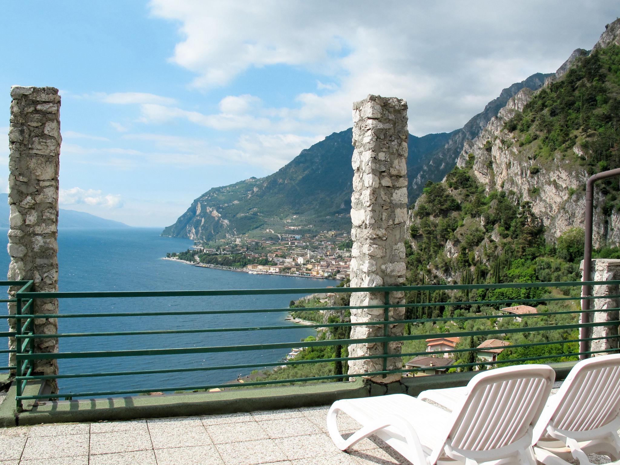 Foto 2 - Apartamento em Limone sul Garda com piscina e terraço