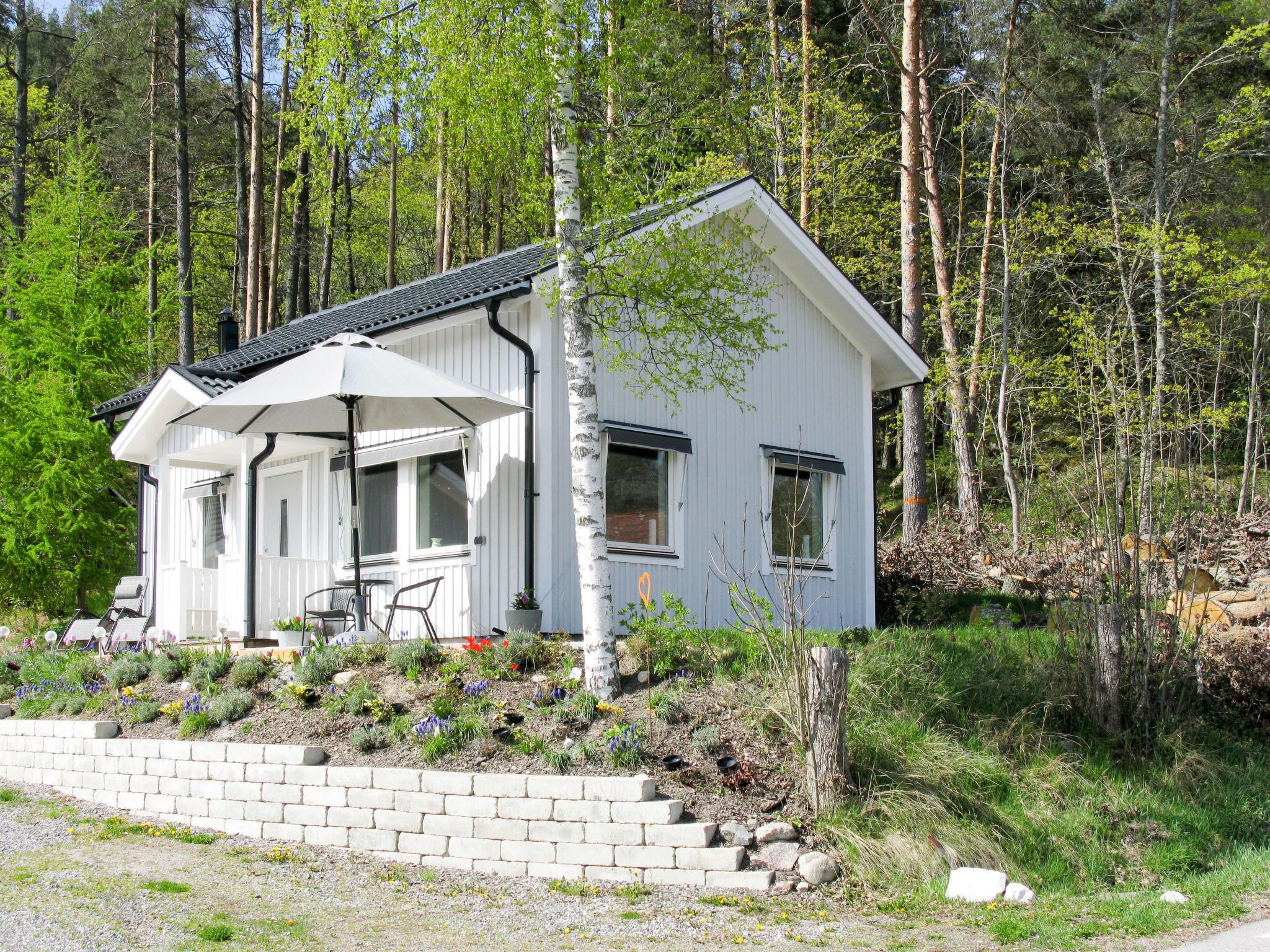 Foto 5 - Casa de 1 habitación en Vikbolandet con jardín y terraza