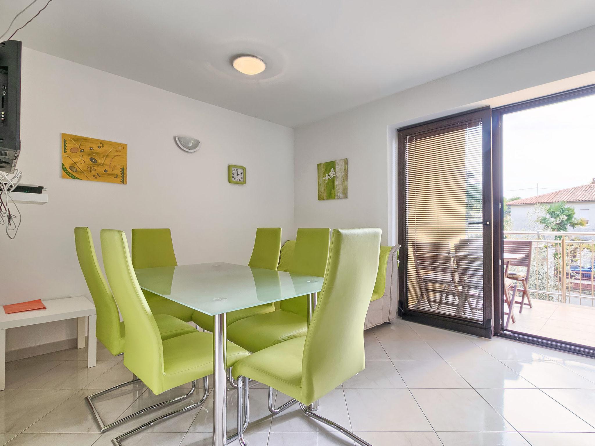 Foto 7 - Apartamento de 2 habitaciones en Umag con piscina y jardín