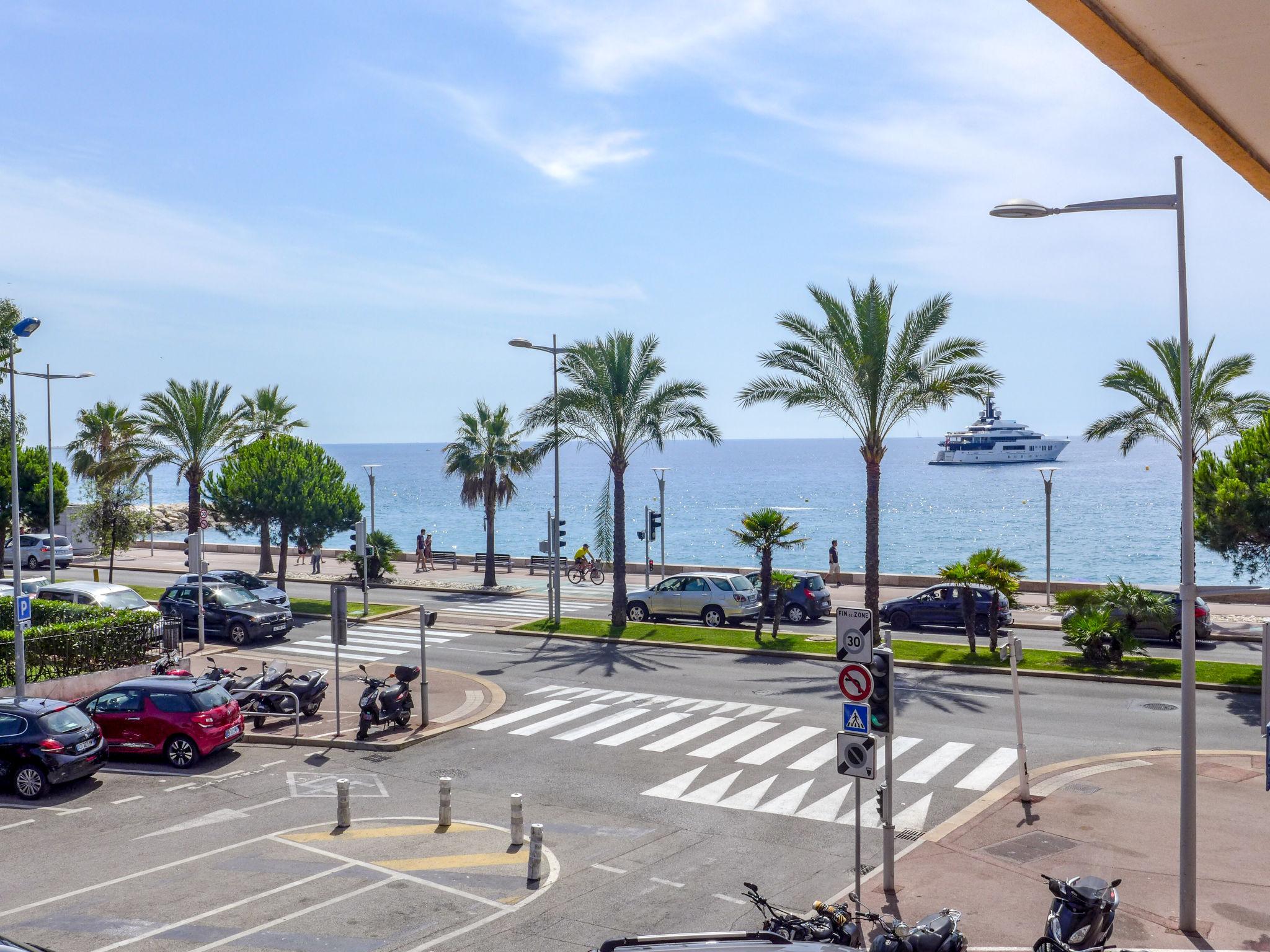 Foto 5 - Apartamento de 1 habitación en Cagnes-sur-Mer con vistas al mar