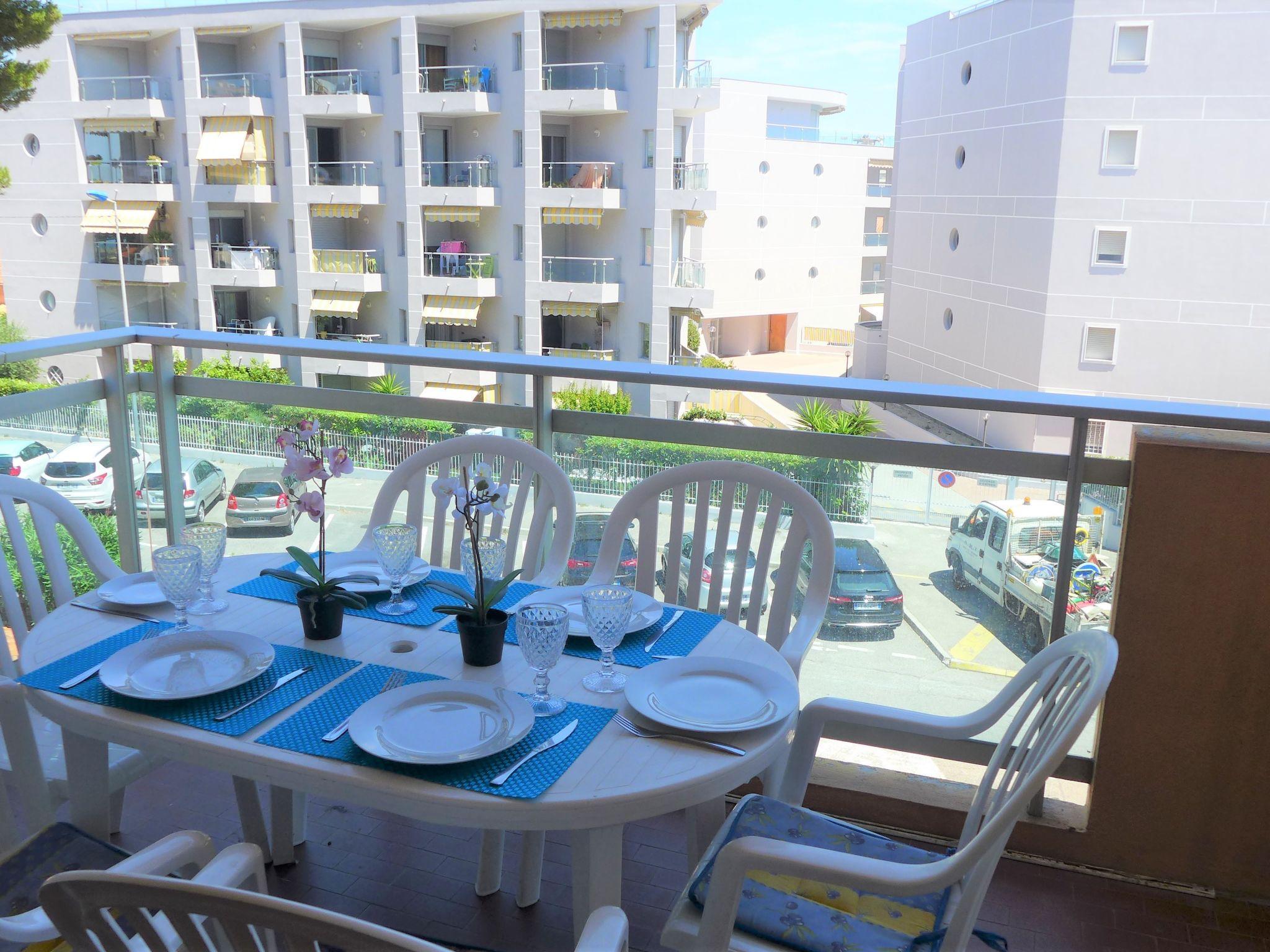 Photo 12 - Appartement de 2 chambres à Cagnes-sur-Mer avec terrasse et vues à la mer