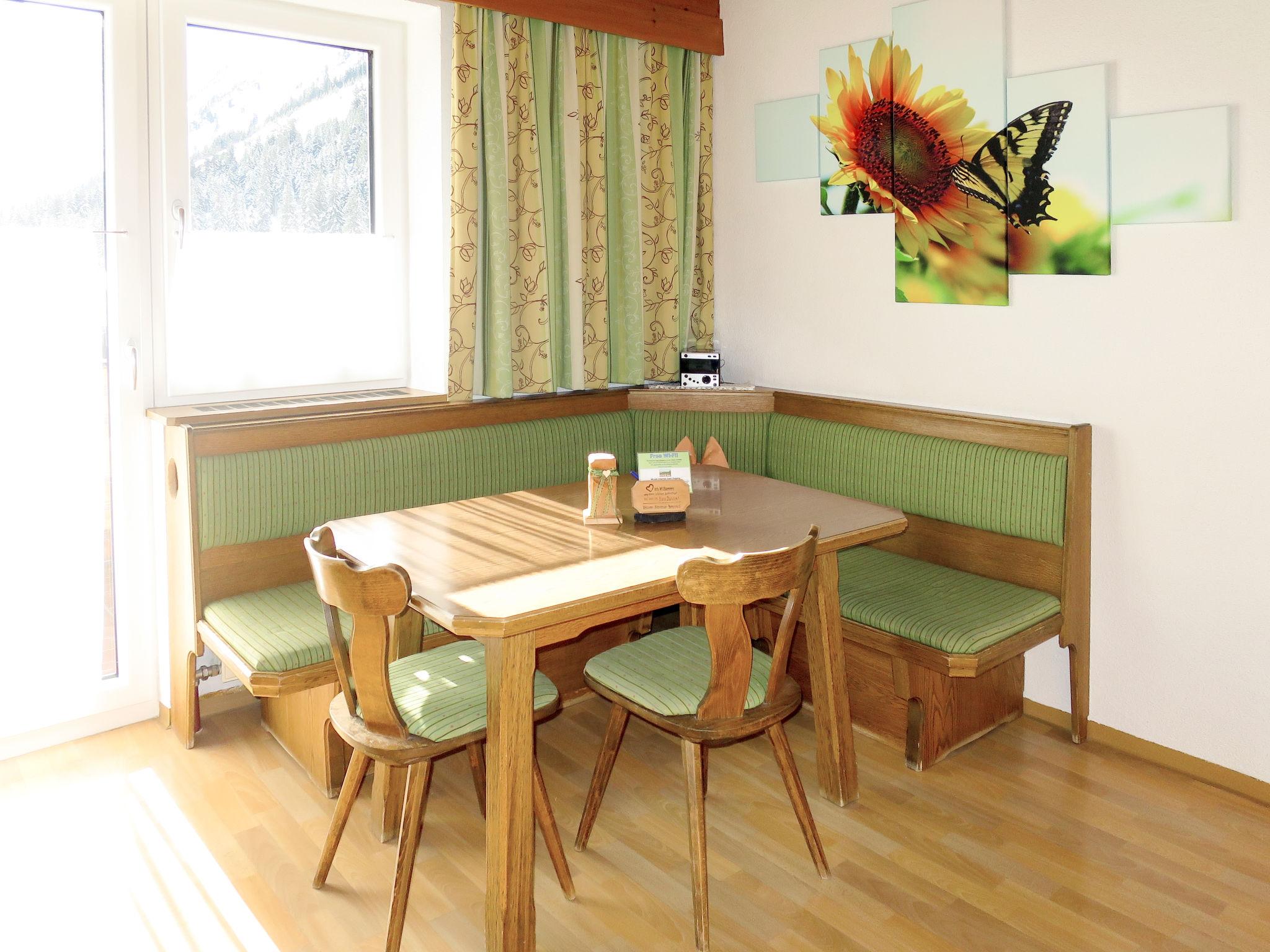 Photo 3 - 2 bedroom Apartment in Sankt Leonhard im Pitztal with garden and mountain view