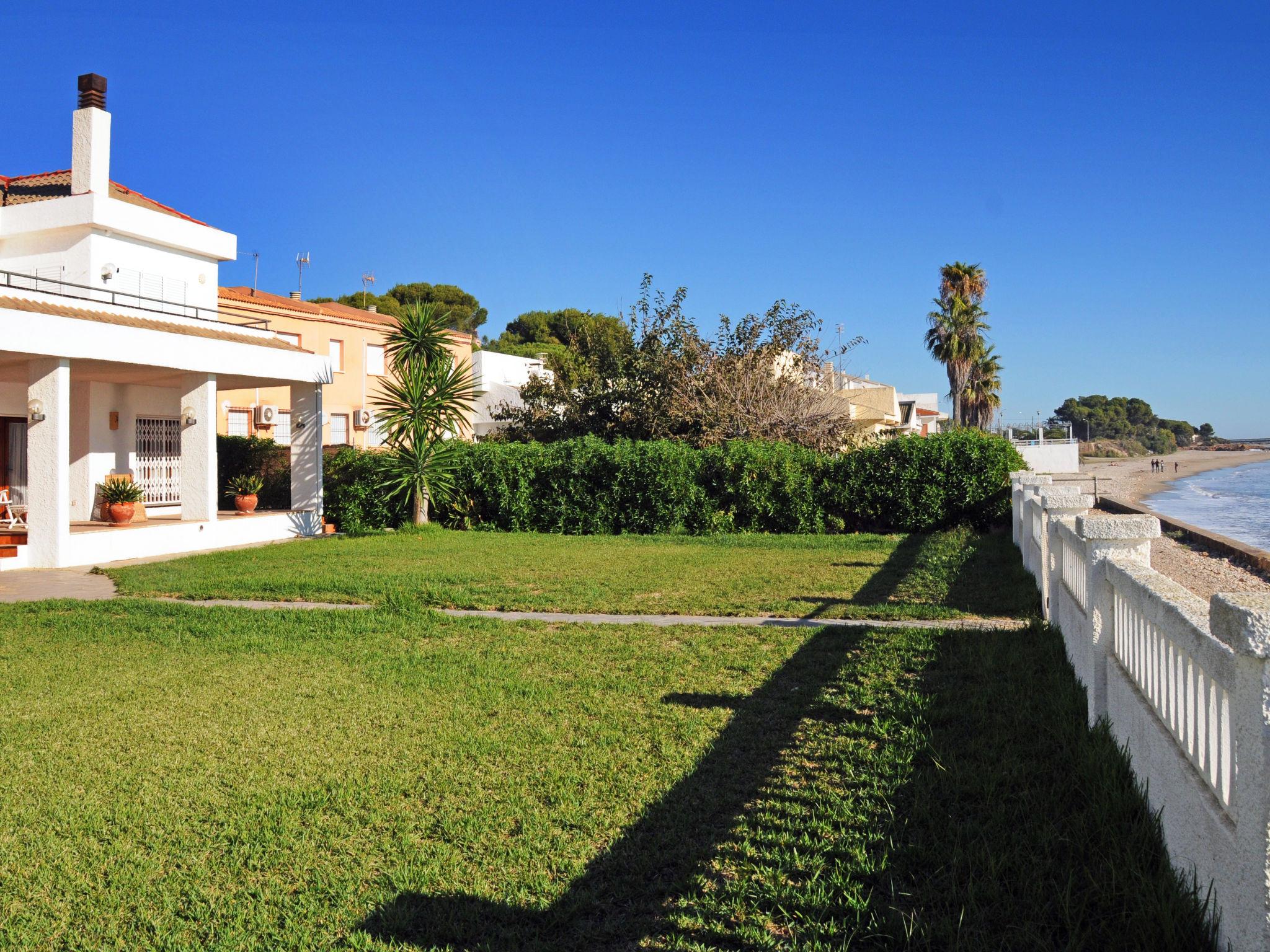 Photo 21 - Maison de 3 chambres à Alcanar avec jardin et vues à la mer