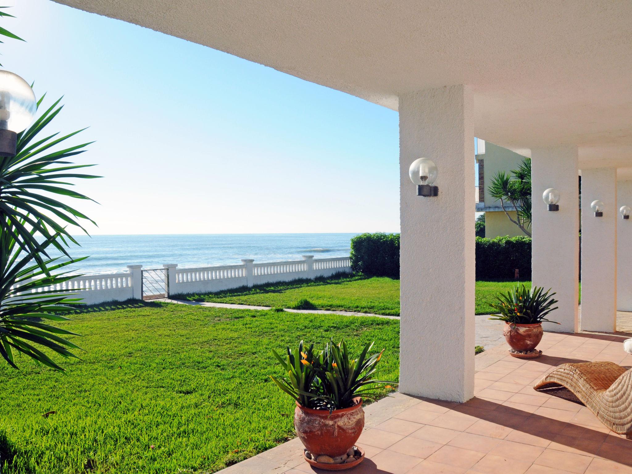 Photo 22 - Maison de 3 chambres à Alcanar avec jardin et vues à la mer