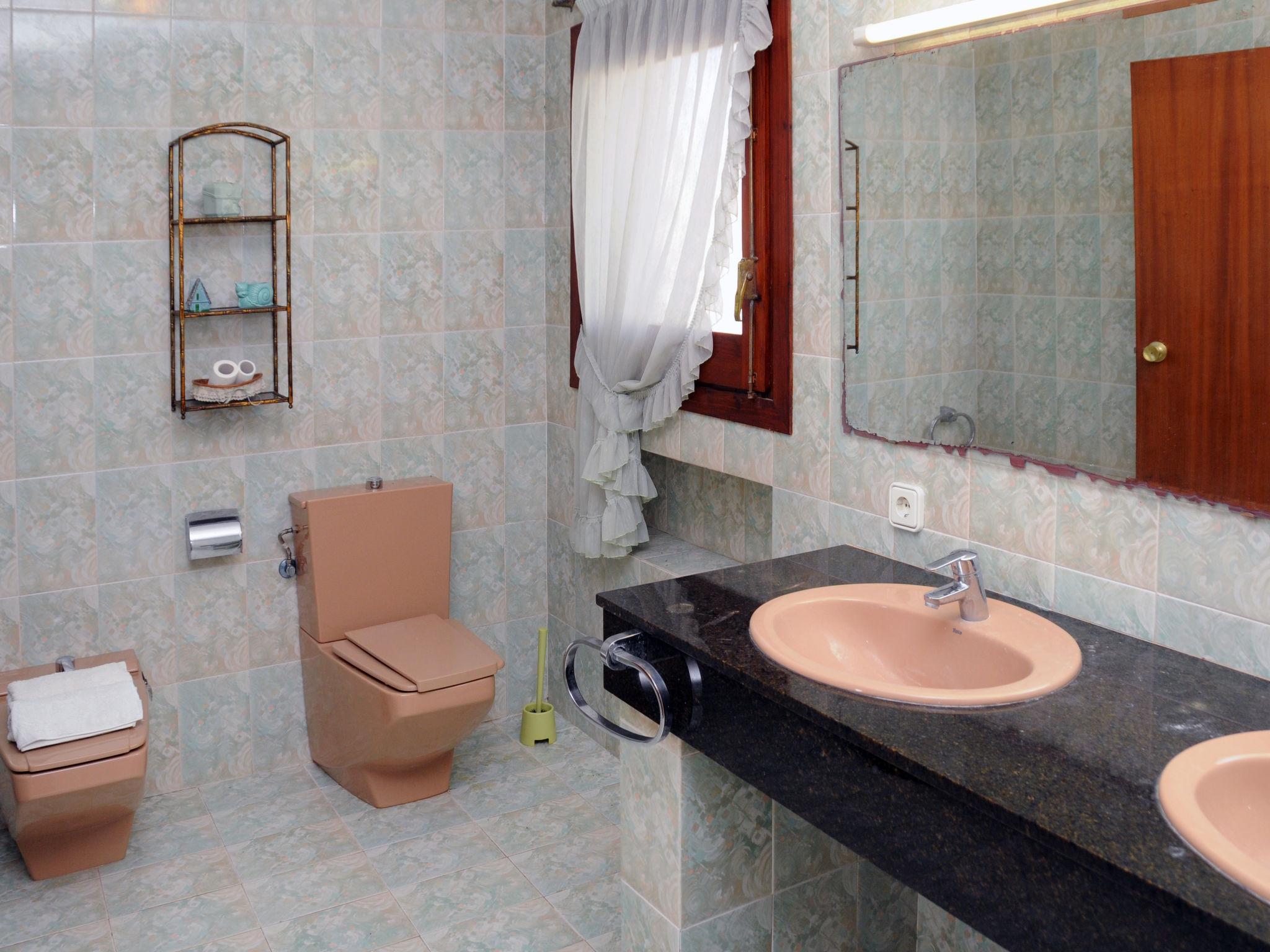 Photo 17 - 3 bedroom House in Alcanar with garden and sea view