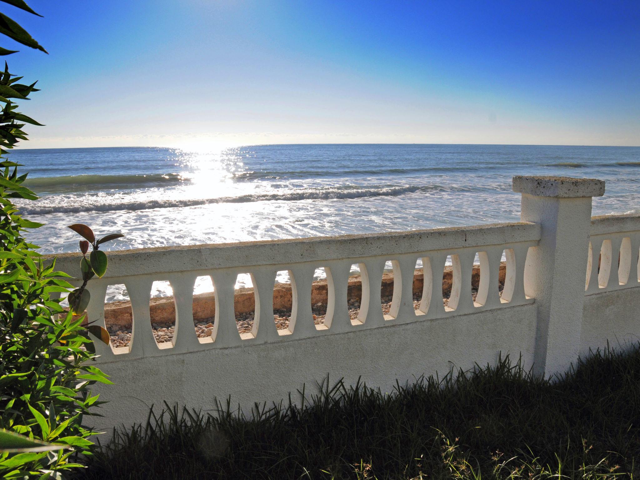 Photo 23 - Maison de 3 chambres à Alcanar avec jardin et vues à la mer