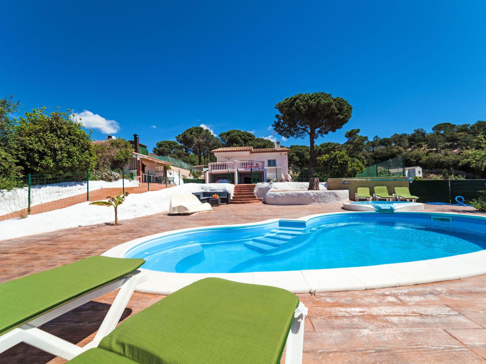 Foto 1 - Casa de 3 quartos em Vidreres com piscina privada e terraço