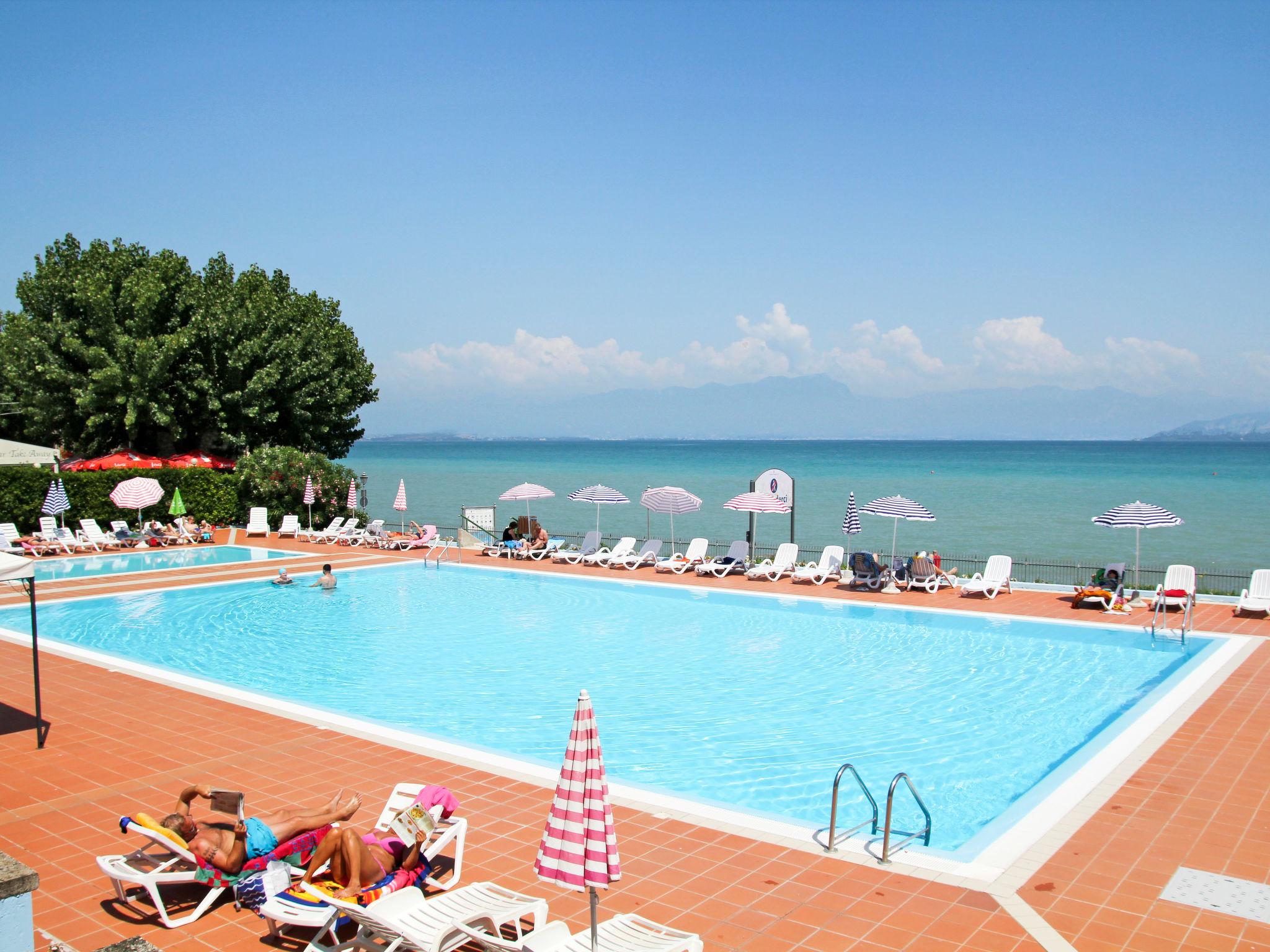 Photo 10 - Maison de 1 chambre à Peschiera del Garda avec piscine et jardin