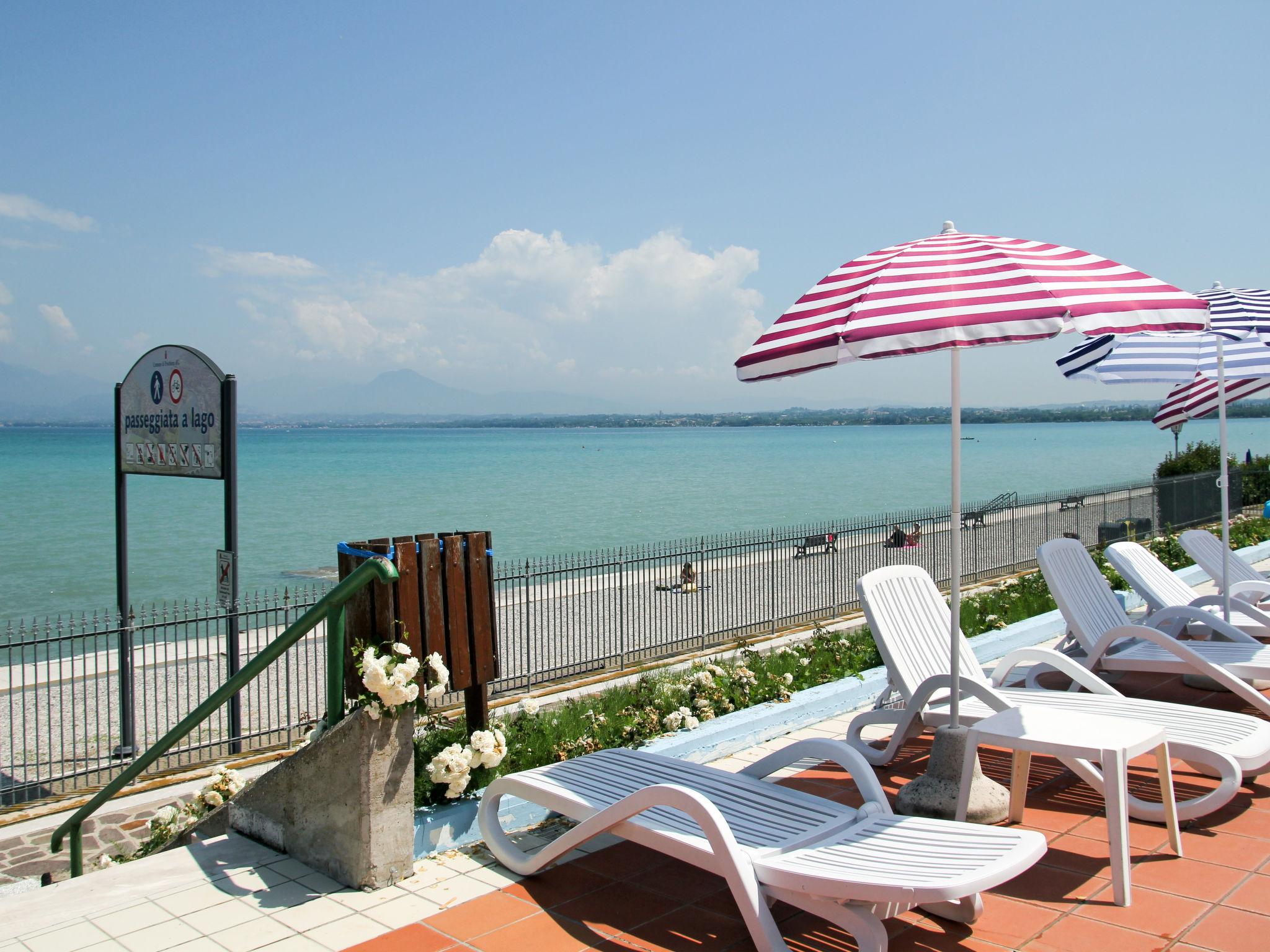 Foto 4 - Casa de 2 habitaciones en Peschiera del Garda con piscina y vistas a la montaña