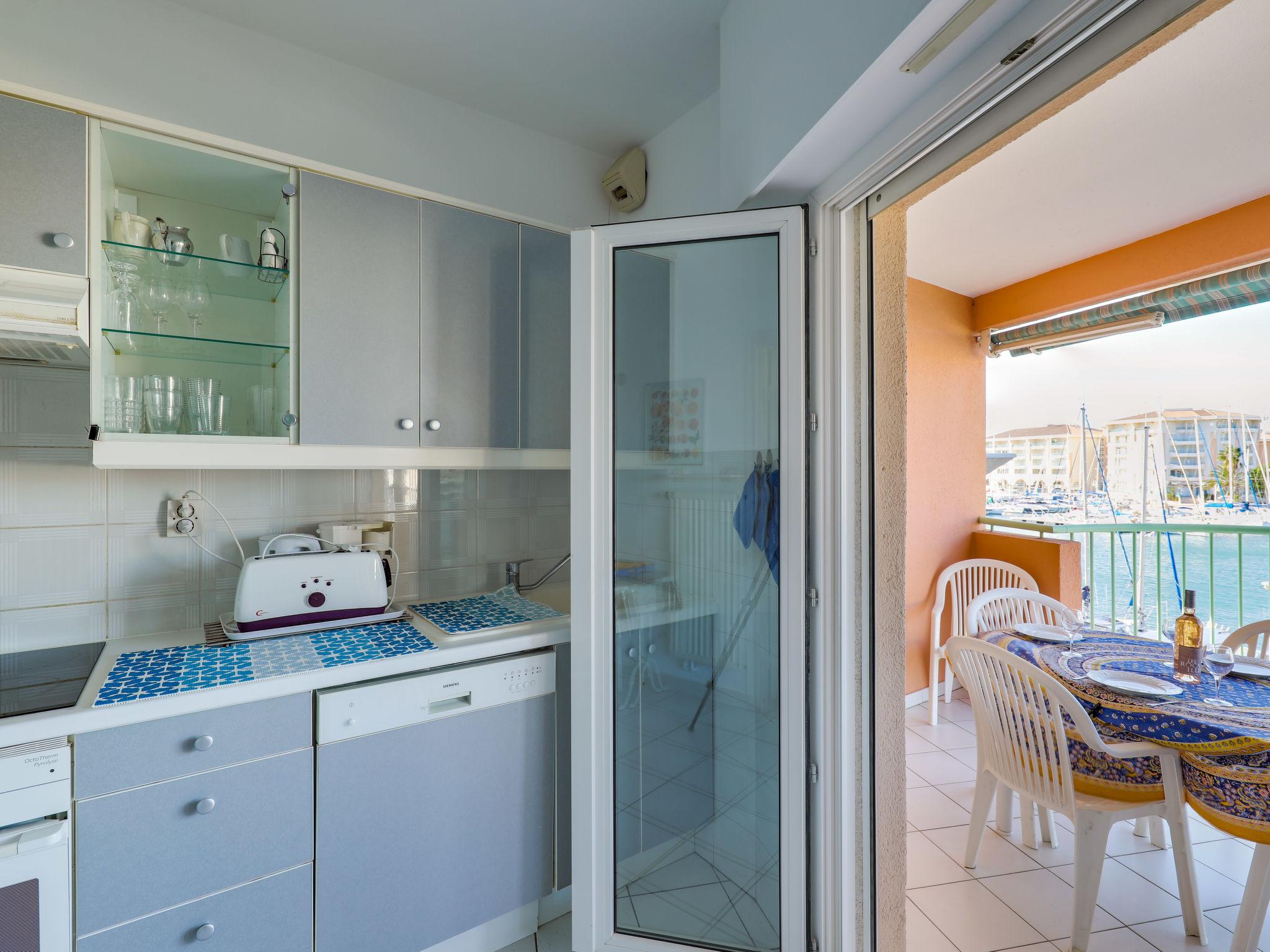 Photo 13 - Appartement de 1 chambre à Fréjus avec terrasse et vues à la mer