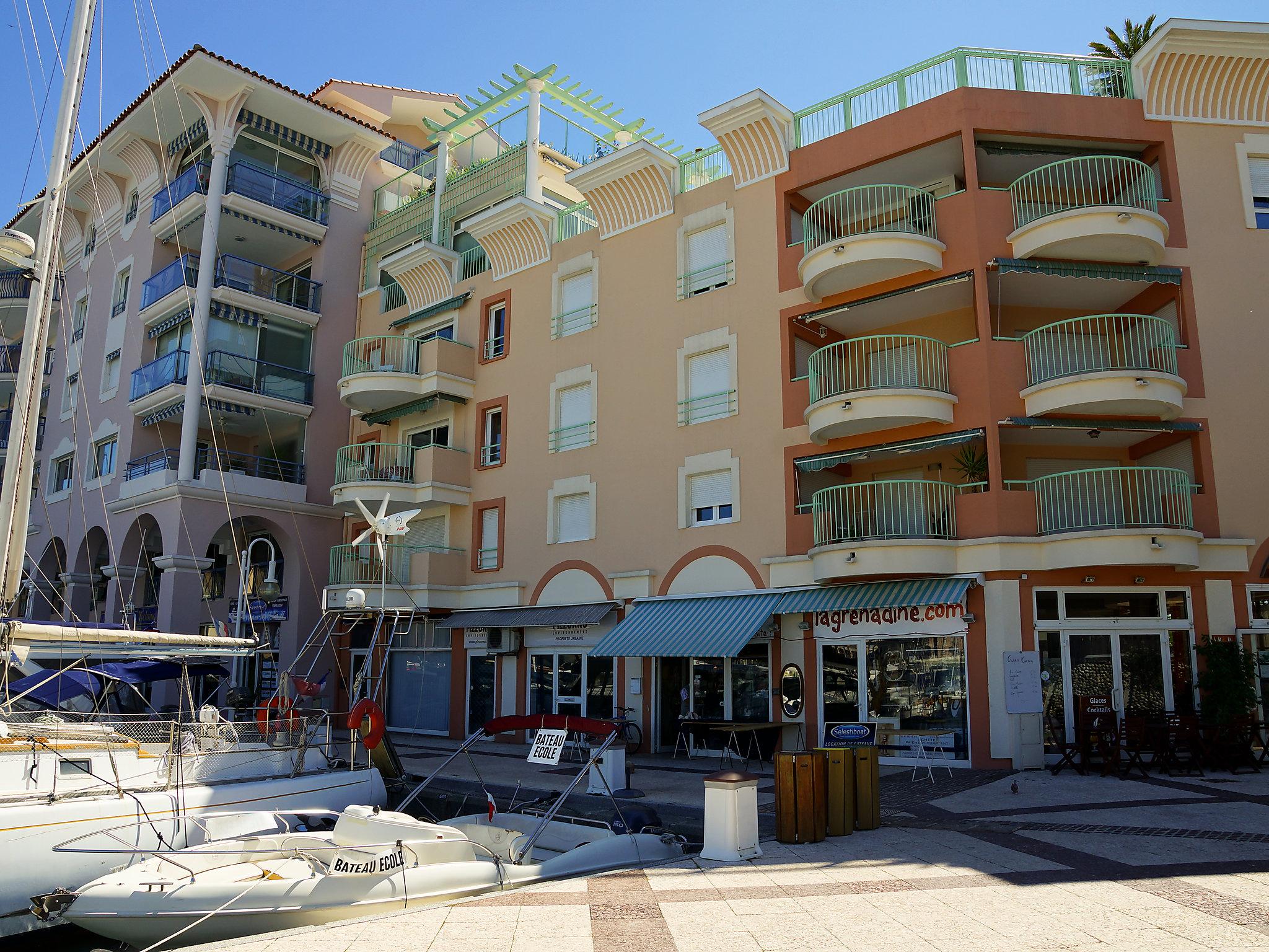 Foto 18 - Apartment mit 1 Schlafzimmer in Fréjus mit terrasse und blick aufs meer