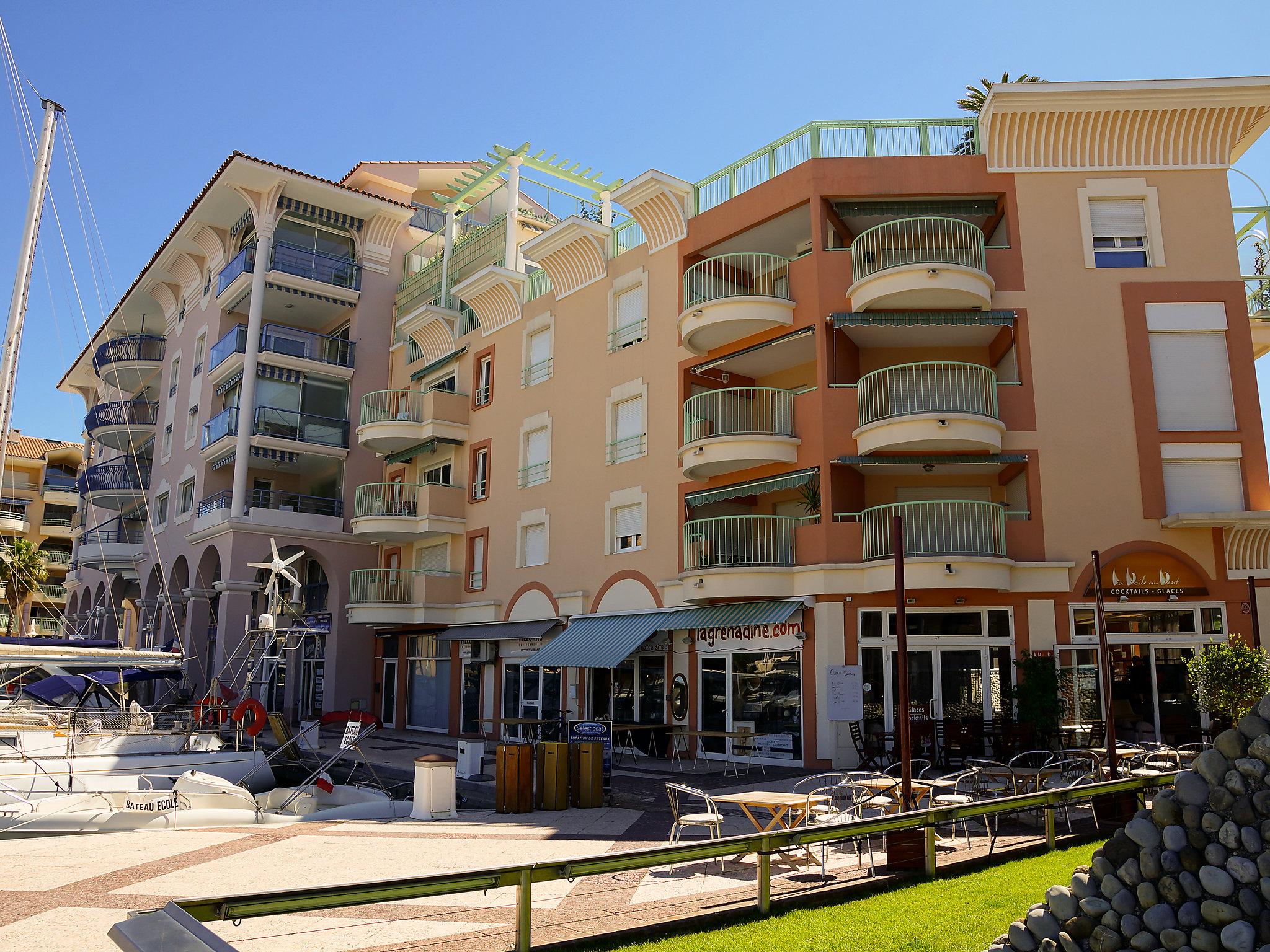 Foto 17 - Apartamento de 1 habitación en Fréjus con terraza y vistas al mar