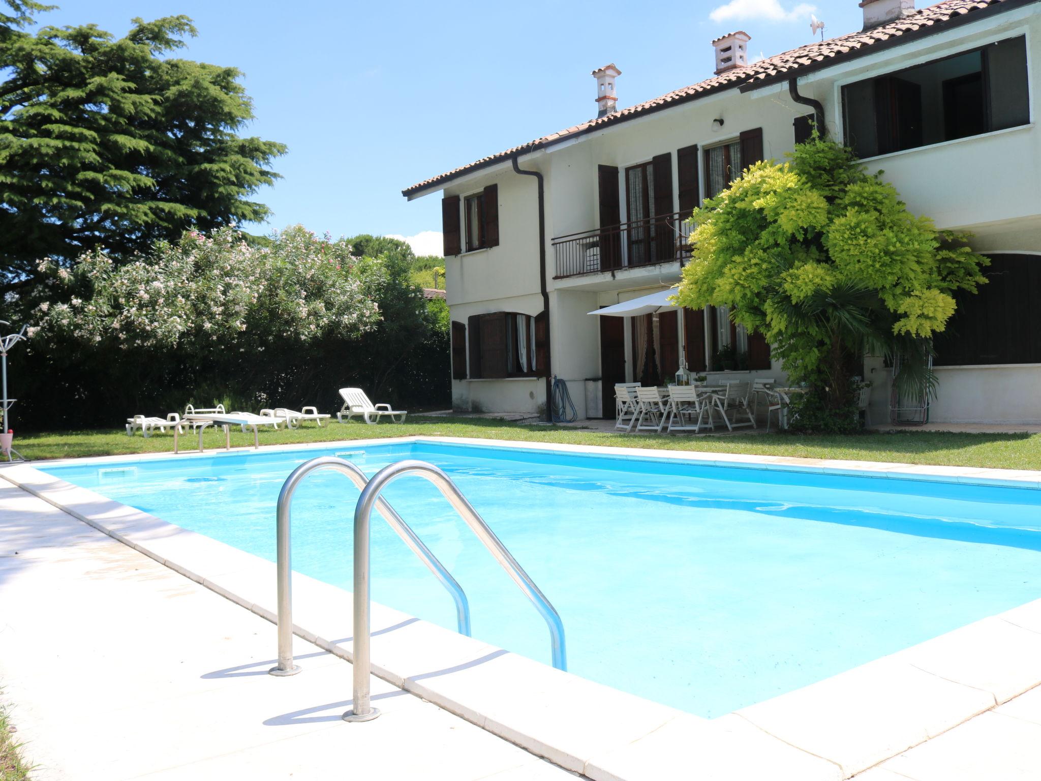 Foto 1 - Casa de 5 quartos em Lazise com piscina privada e vista para a montanha