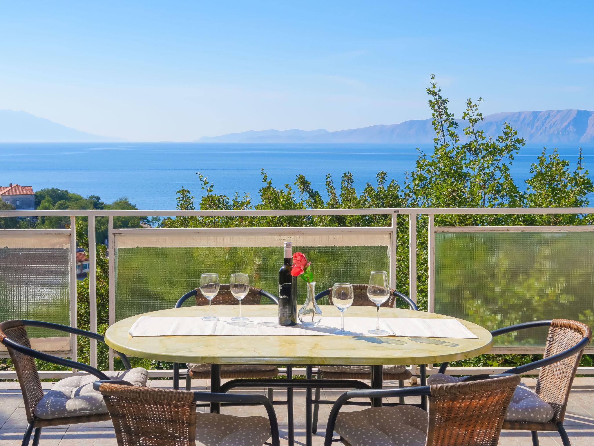 Foto 7 - Apartamento de 2 quartos em Novi Vinodolski com terraço e vistas do mar