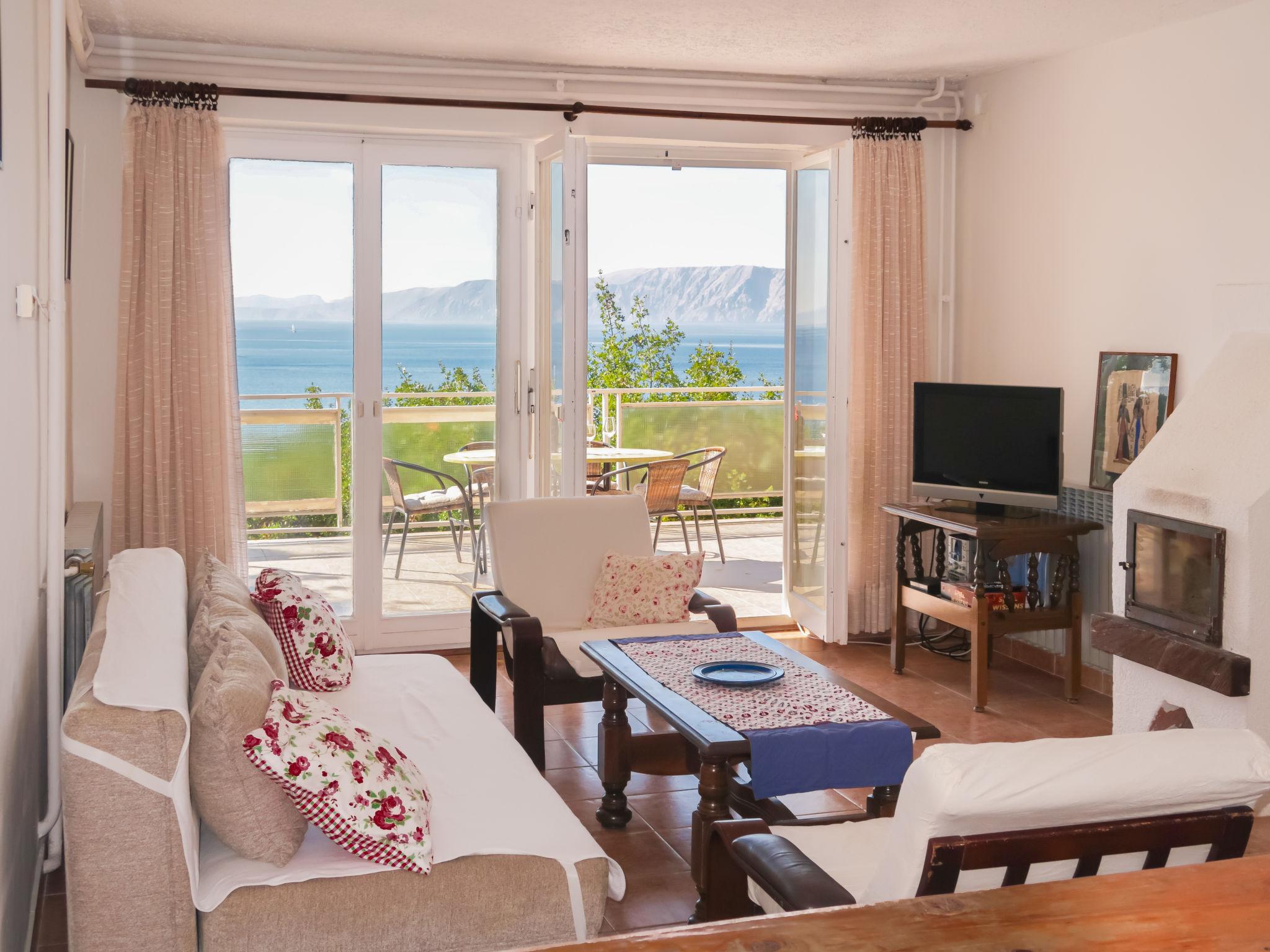 Photo 3 - 2 bedroom Apartment in Novi Vinodolski with terrace and sea view